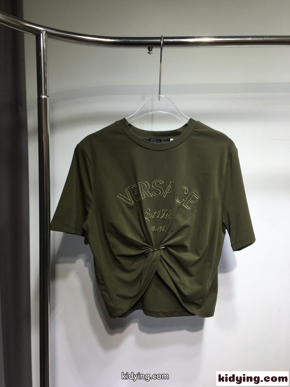 ヴェルサーチェ ミラノ スタンプ クロップ 半袖Tシャツ ヴェルサーチェ Tシャツ コピー グリーン-0