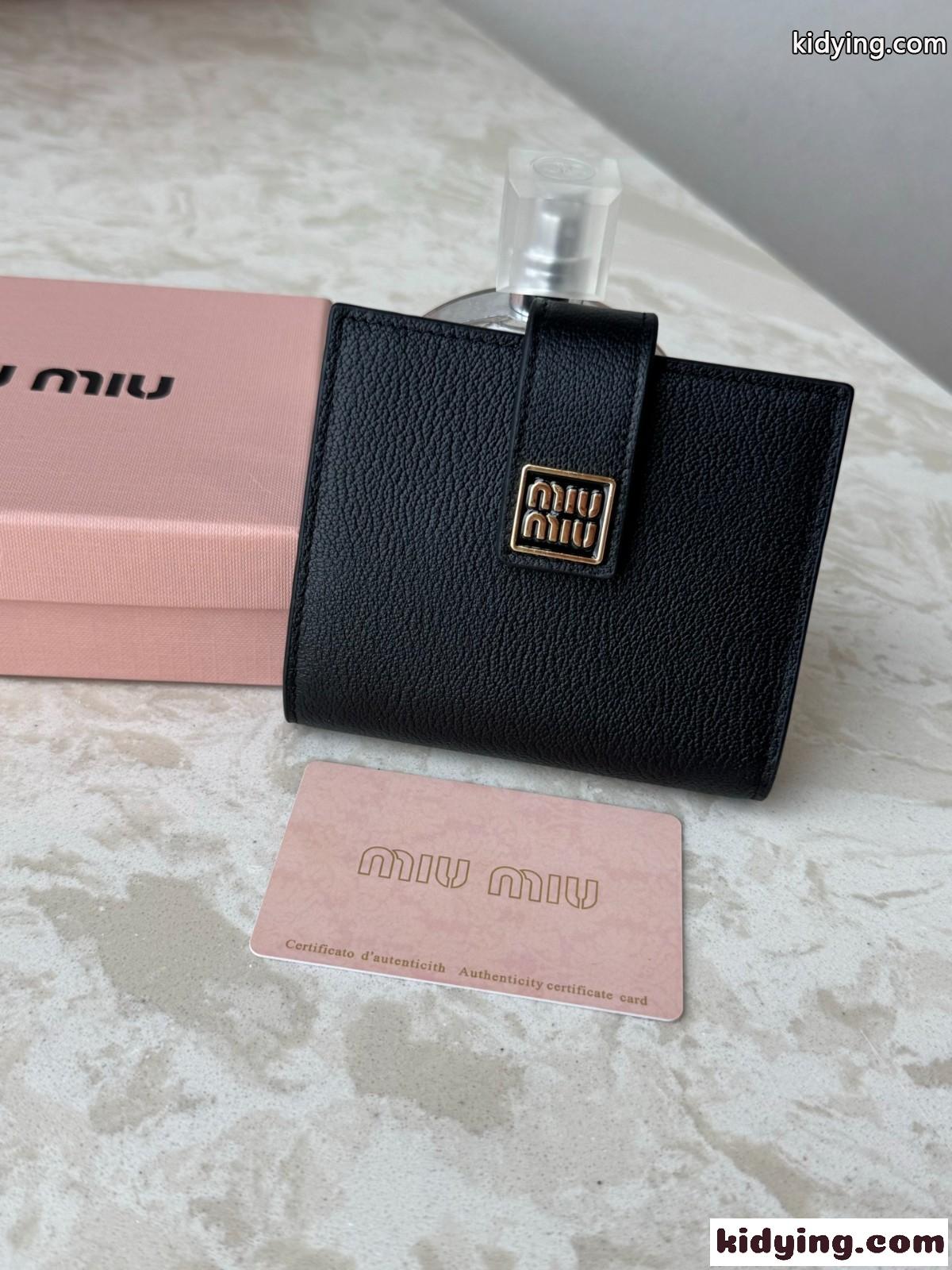 洗練された シンプル コンパクト ウォレット ミュウミュウ 財布 コピー 二つ折り財布 ブラック-0