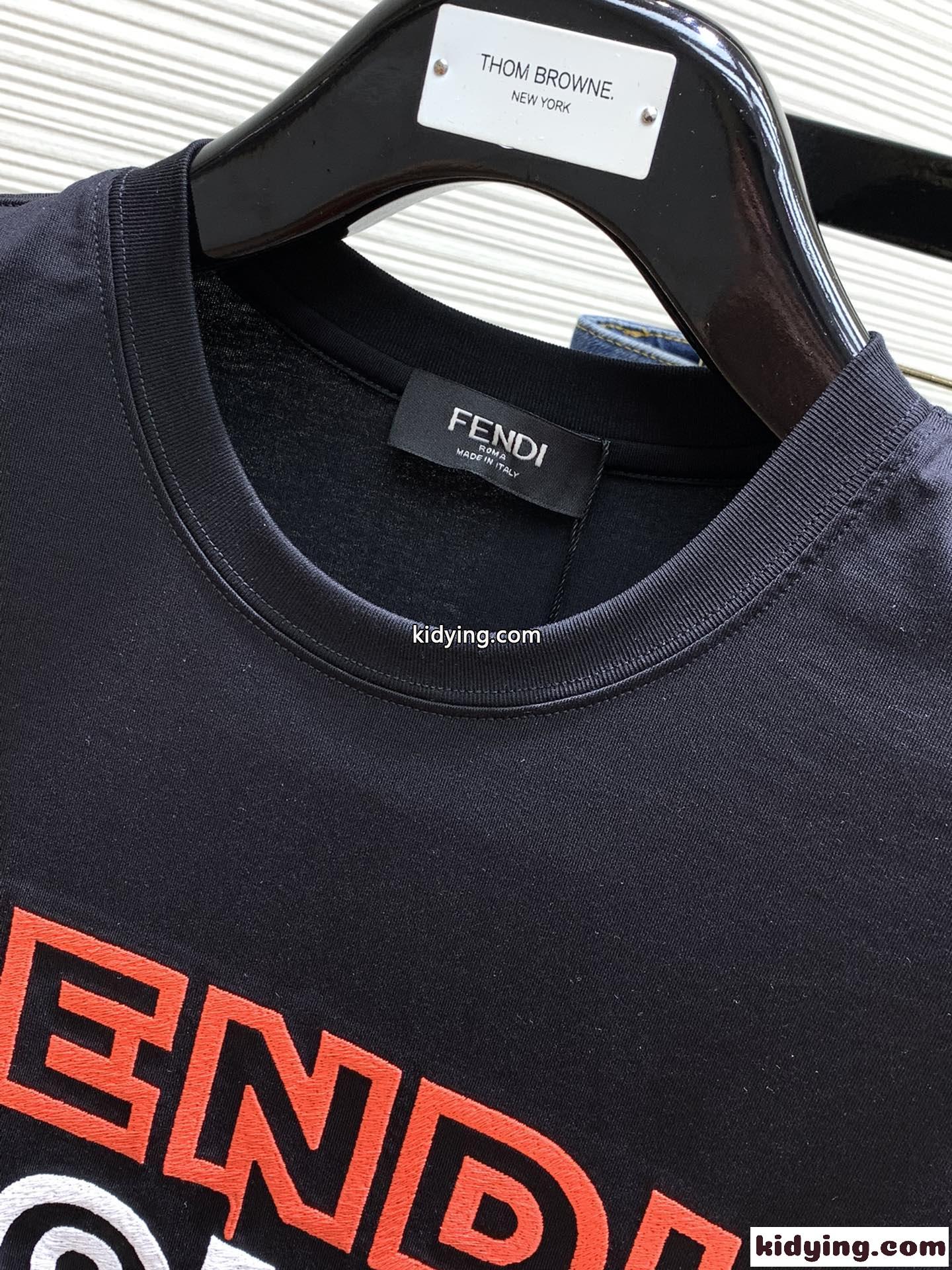 シンプル お洒落 クルーネック ロゴ入り フェンディ Tシャツ コピー コットン 半袖 トップス ブラック-0