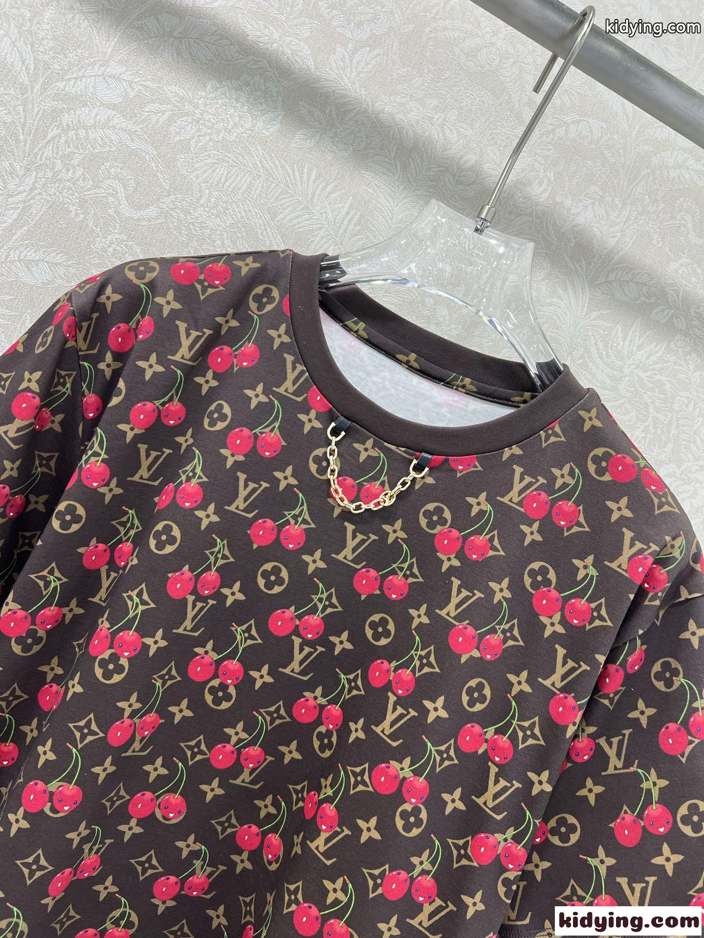 LV × TM チェリー Tシャツ ルイ・ヴィトン スーパーコピークルーネック ブラウン-4
