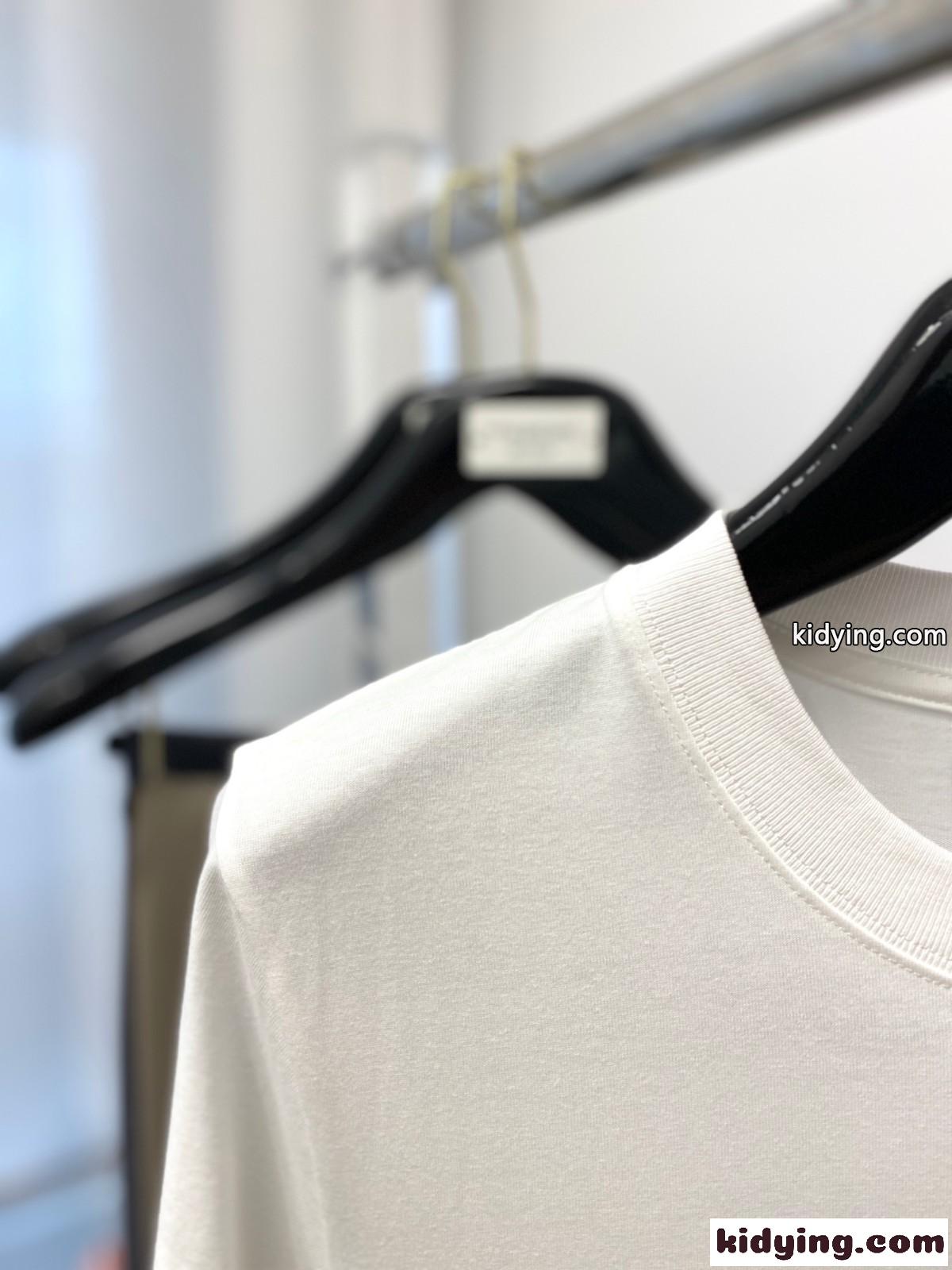 イヴ・サンローラン Tシャツ コピー シンプル 合わせやすい クルーネック 半袖 ホワイト-4