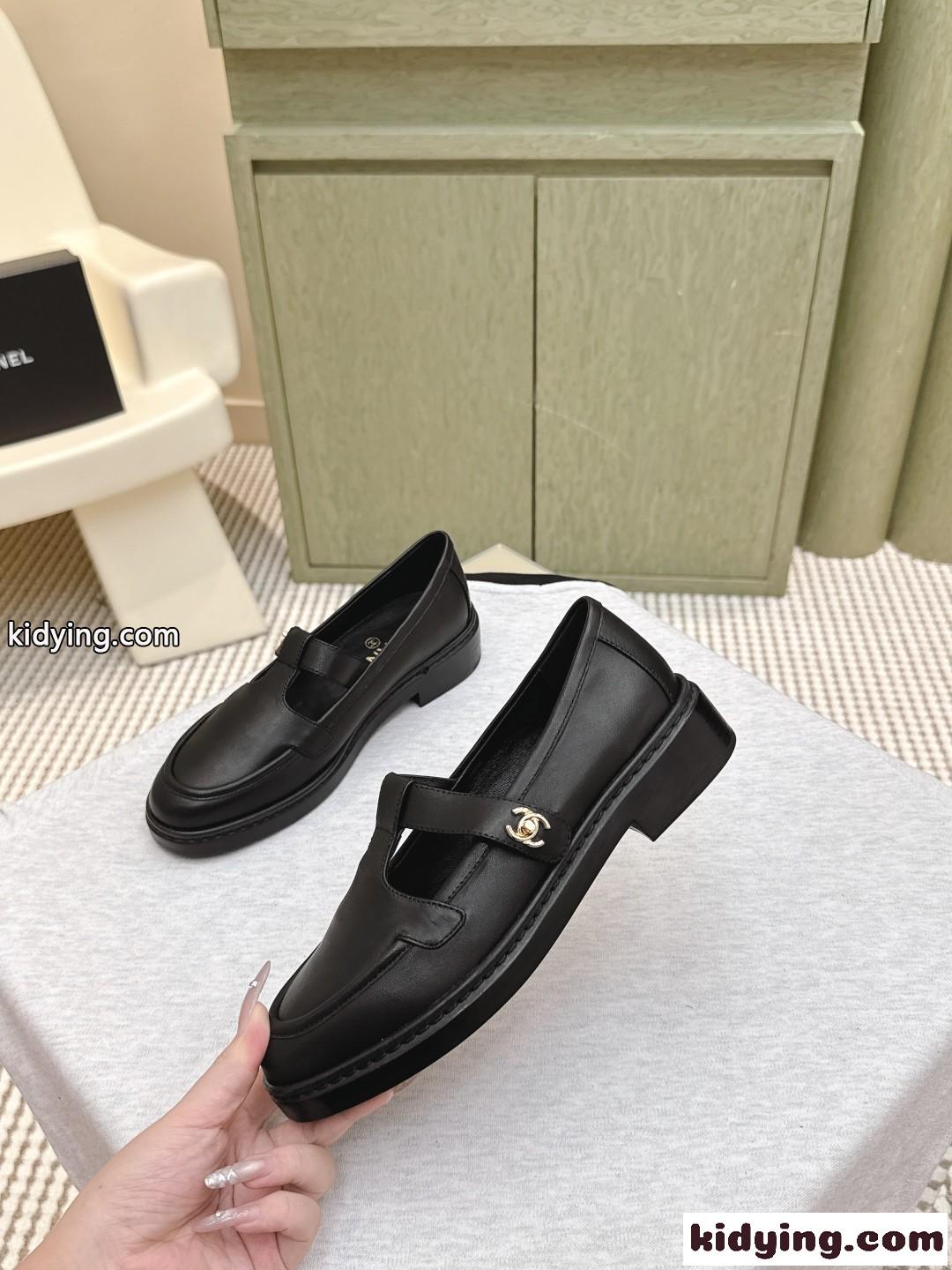 シンプル 上品 ターンロック 25K ローファー シャネル シューズ コピー ブラック-0