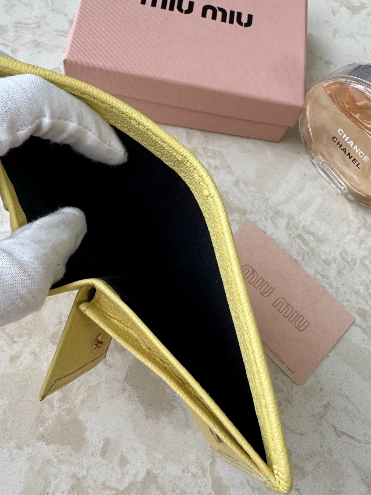 ミュウミュウ 財布 コピー シンプル 上品 コンパクト 二つ折り財布 イエロー-5