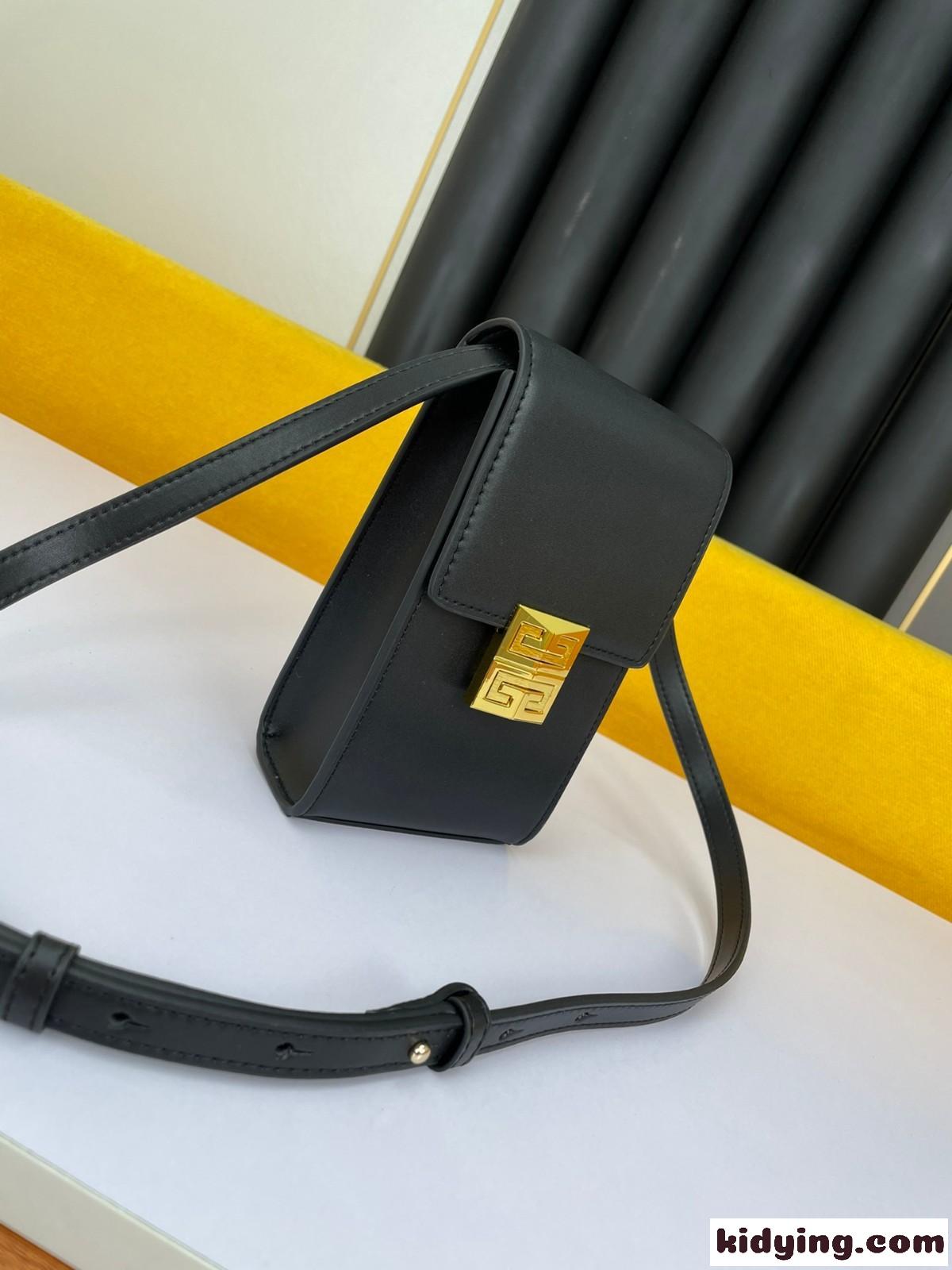 ジバンシィ バッグ コピー ポーチ 斜め掛け おしゃれ カジュアル 上品 ミニ 4G-1
