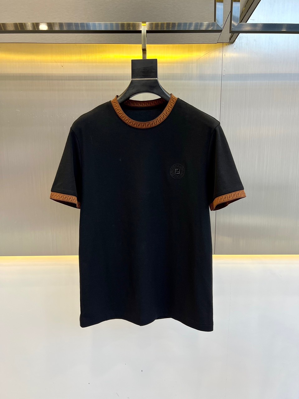 カジュアル 人気 フェンディ 半袖Tシャツ コピー コットンジャージーTシャツ ブラック-0