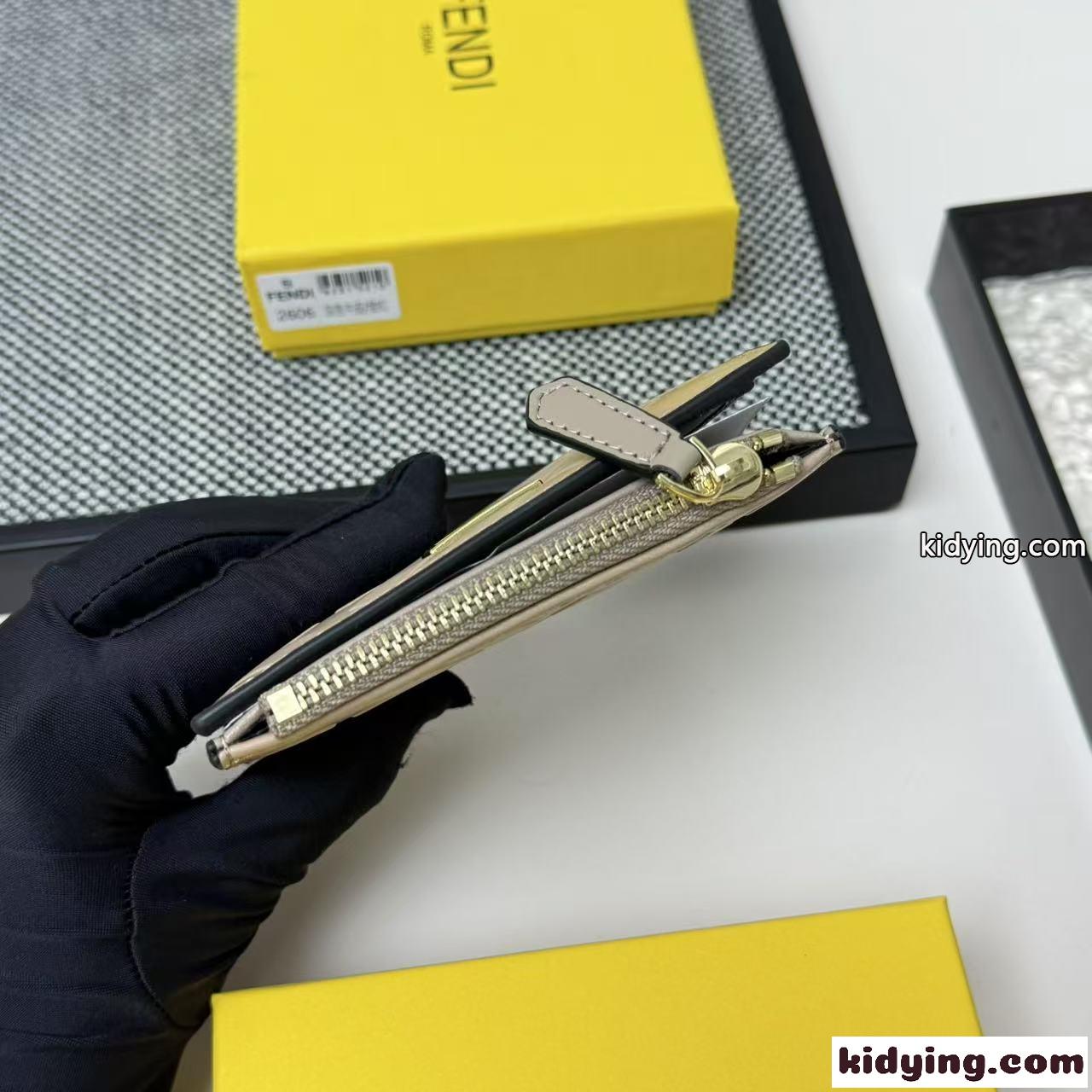 コンパクト 二つ折り財布 フェンディ 財布 スーパーコピー 小銭入れ付き グレー-0