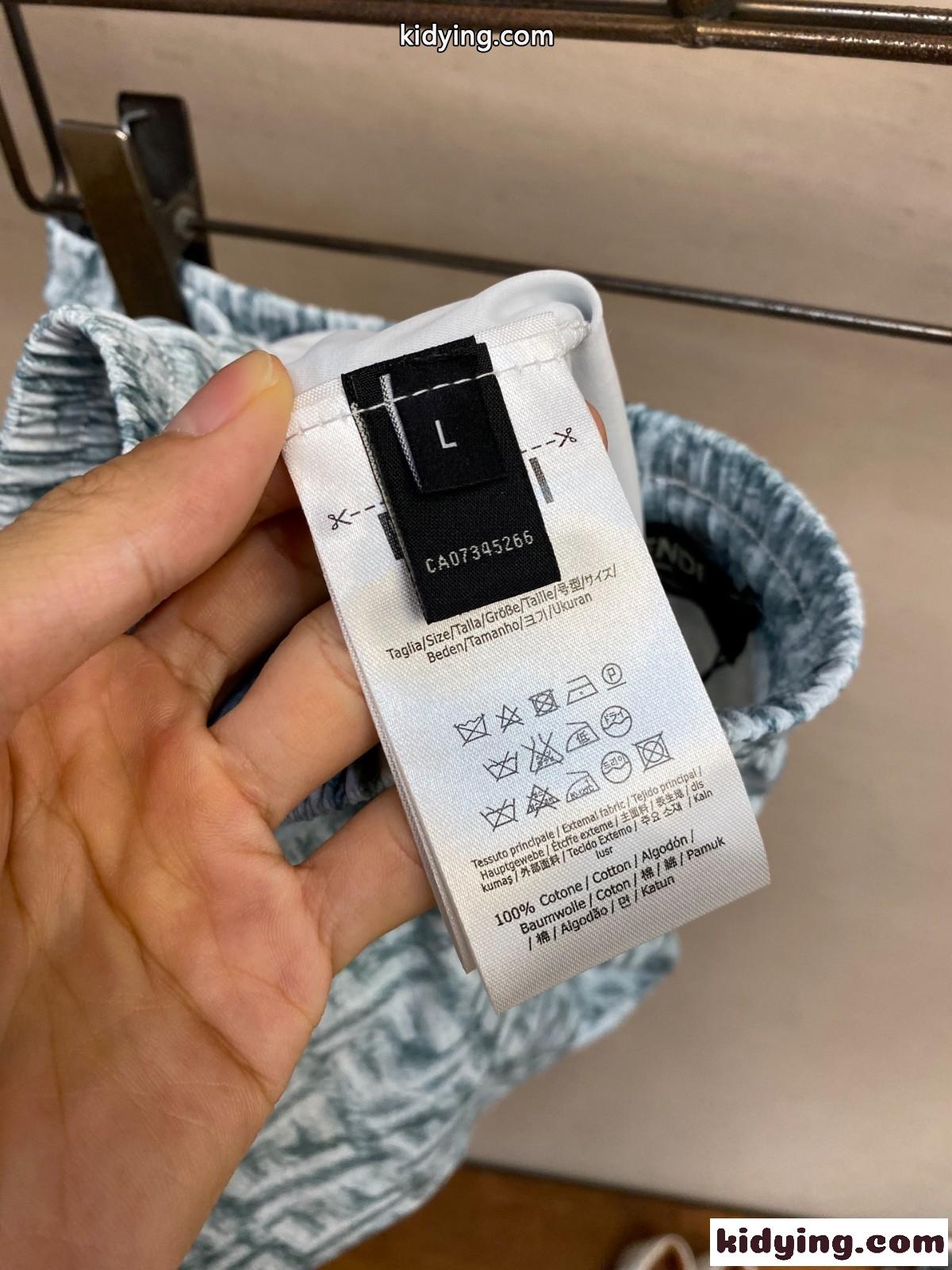 フェンディ パンツ 偽物 合わせやすい 上品 カジュアル FFロゴ ショートパンツ-3