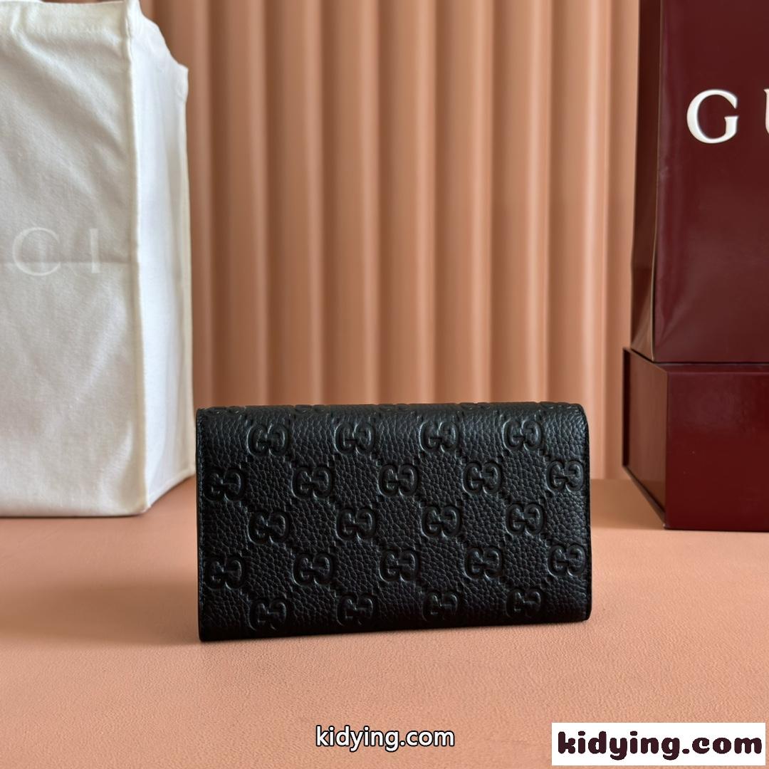 定番 人気 GGエンブレム コンチネンタル ウォレット グッチ スーパーコピー 815922-2