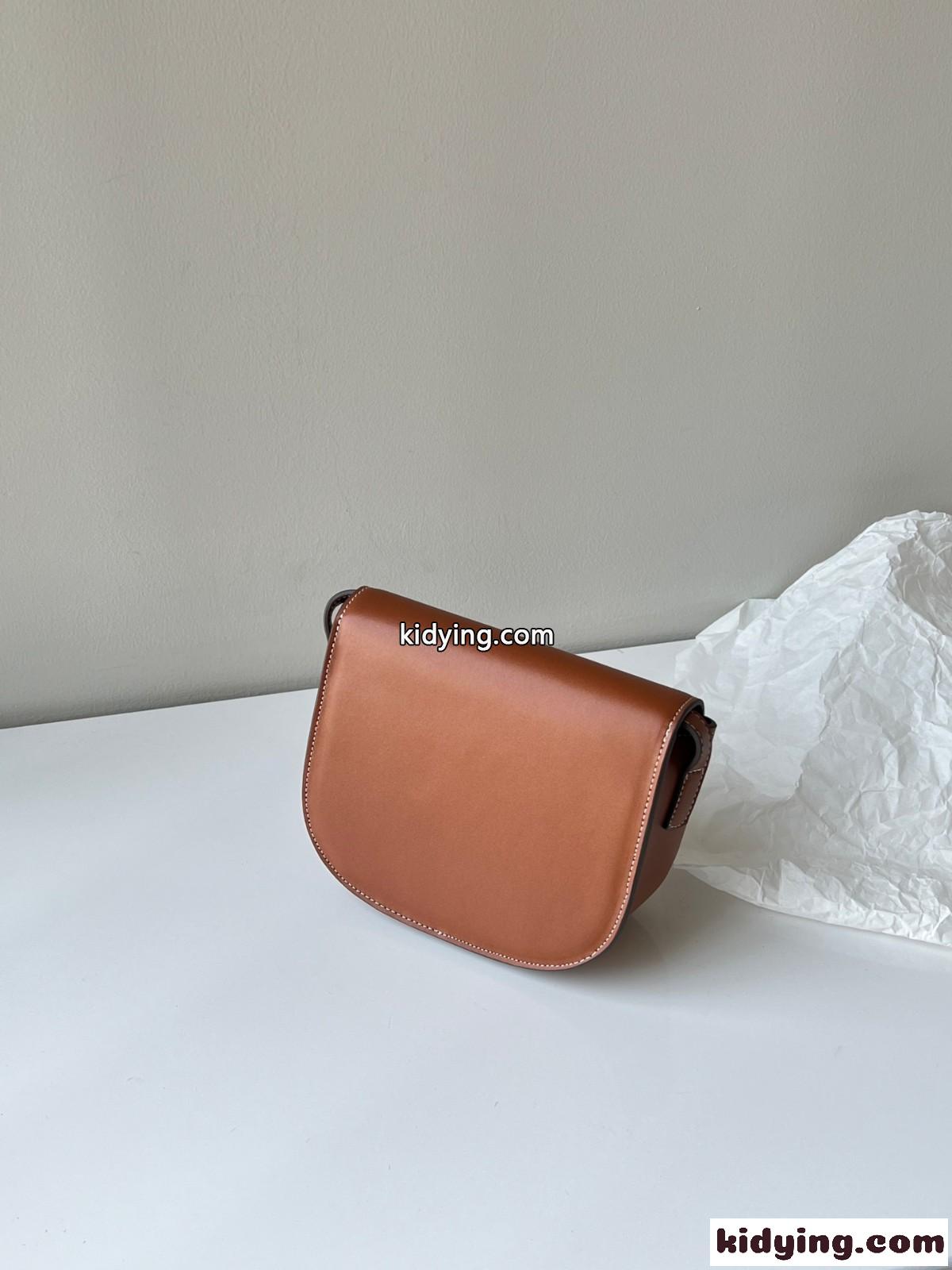 定番 人気 トリオンフ 刺繍入り セリーヌ バッグ コピー コンパクト ショルダーバッグ ブラウン-1