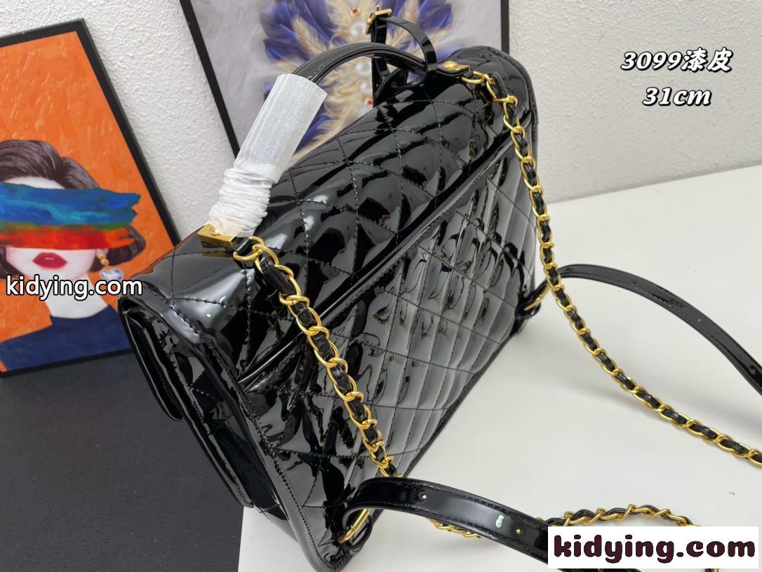 収納力抜群 高級感 パテント カーフスキン ラージ バックパック シャネル バッグ コピー リュック-1