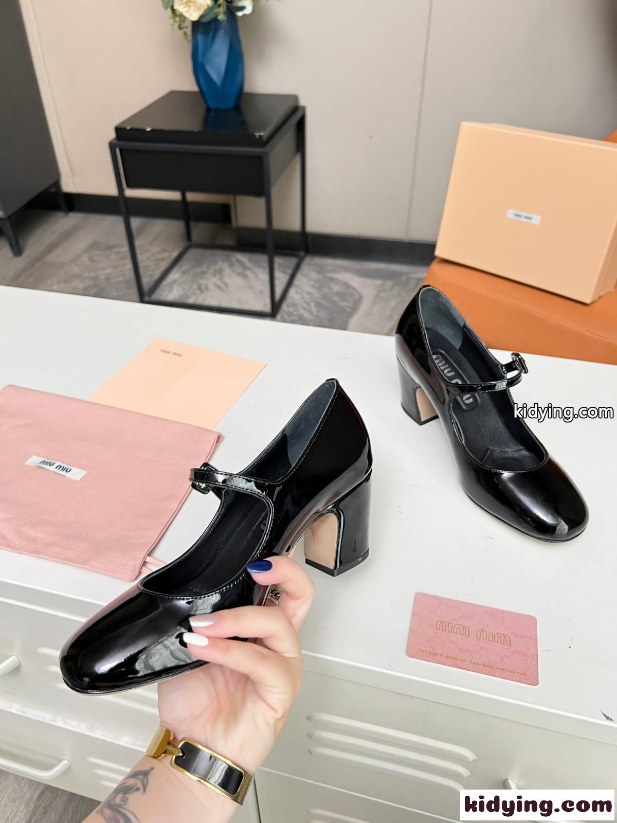 パテントレザー ストラップパンプス ミュウミュウ パンプス スーパーコピー ブラック-2