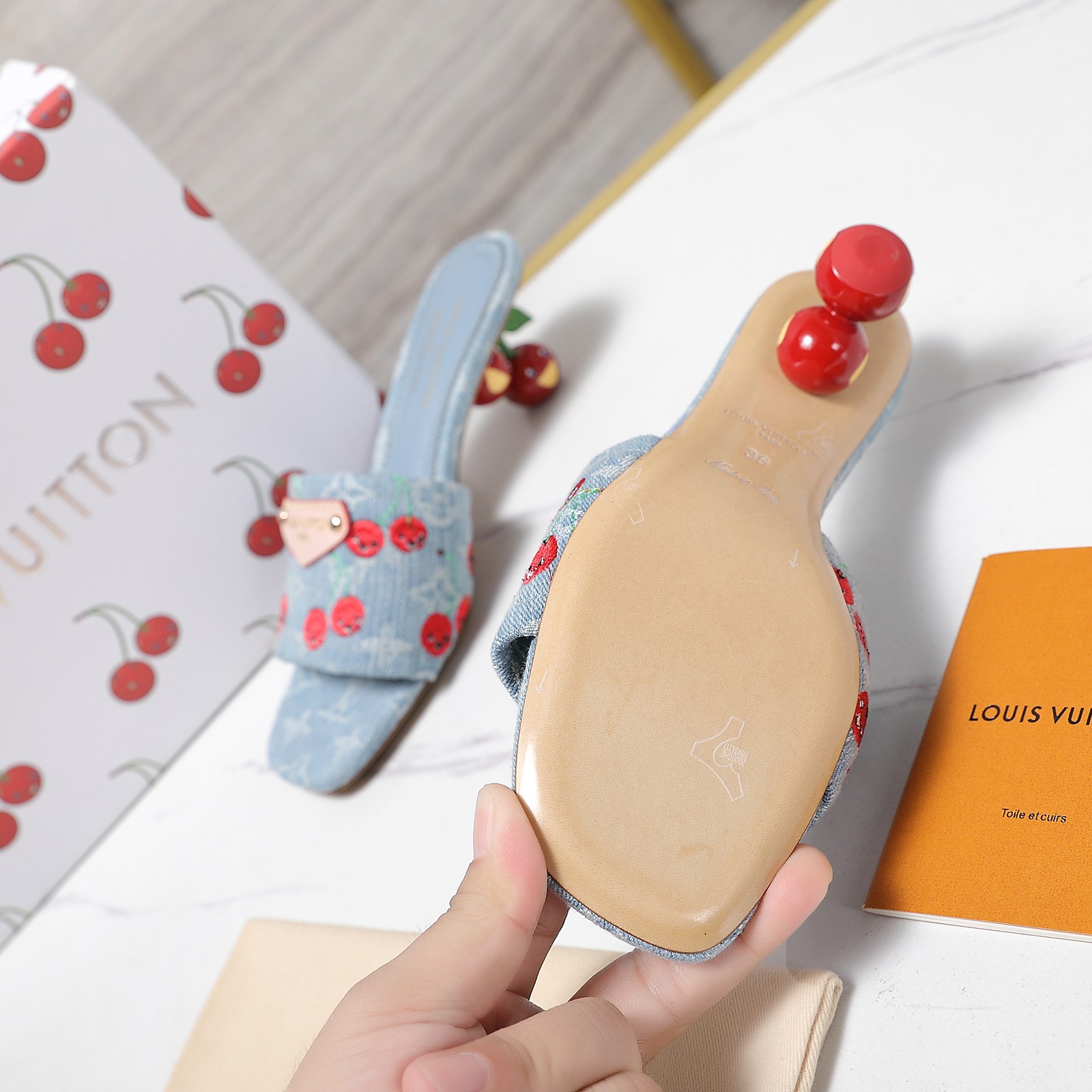 ルイ・ヴィトン サンダル スーパーコピー N級品 注目コラボ LV × TM リリー ミュール-1