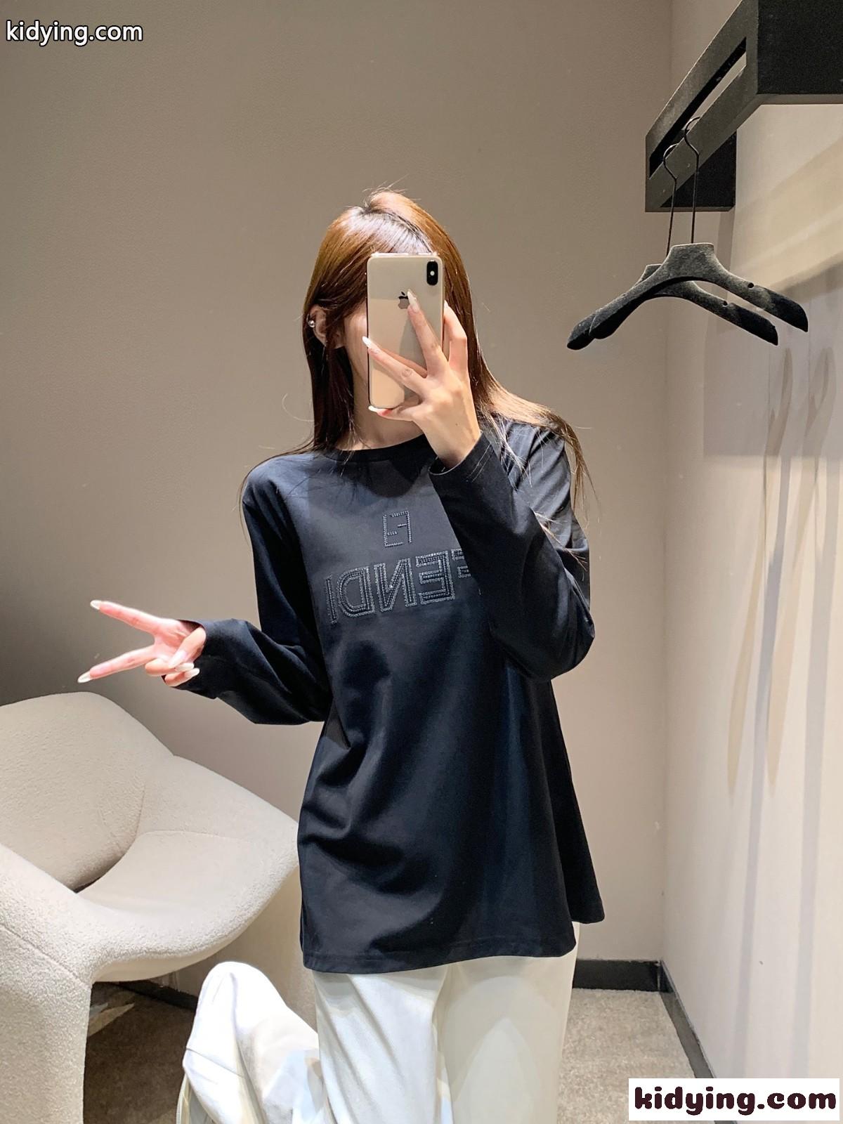 シンプル ロゴ入り 長袖Tシャツ フェンディ Tシャツ 偽物 コットン ブラック-4