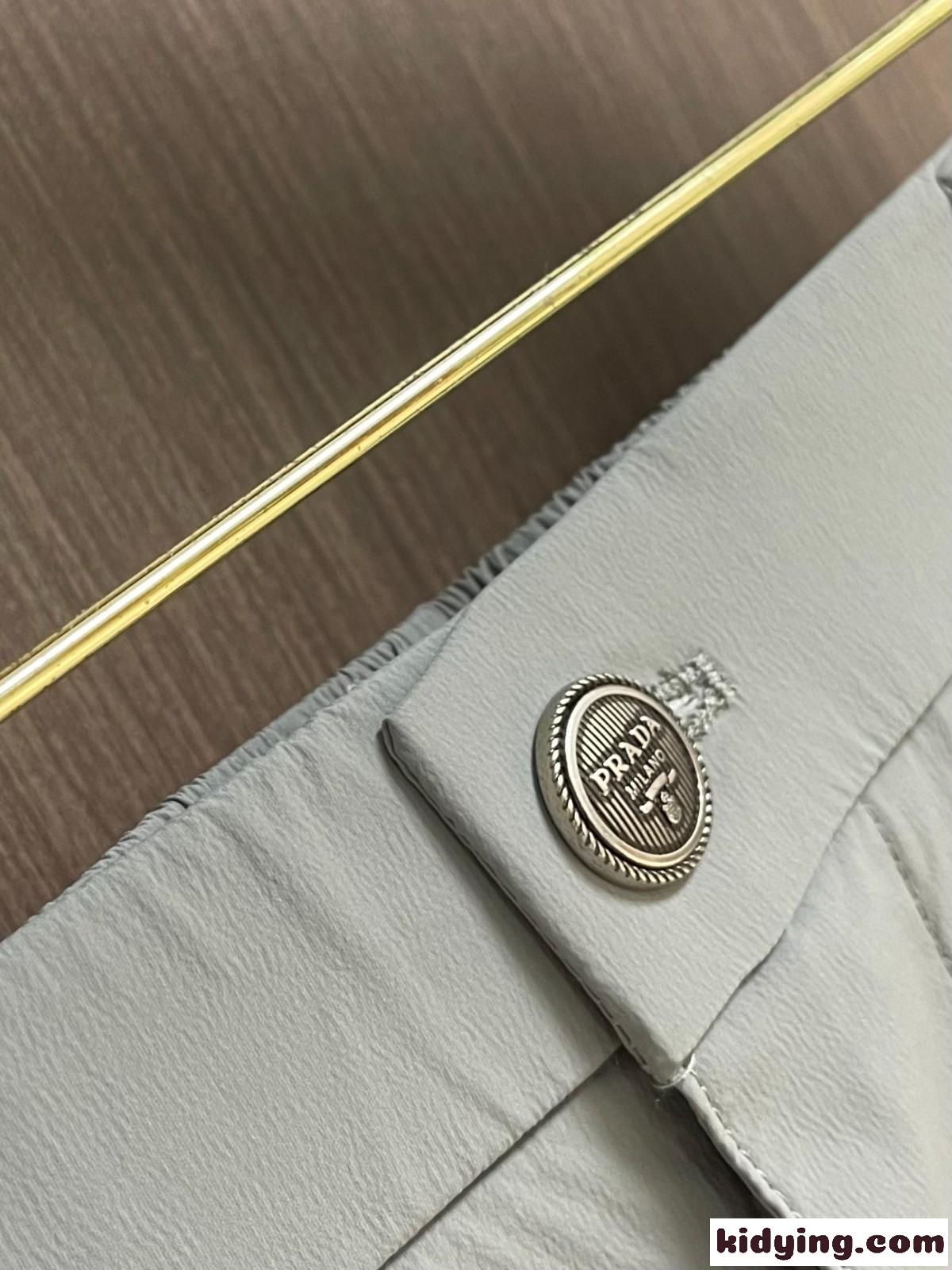 洗練された 上品 ロングパンツ プラダ パンツ コピー メンズ ズボン グレー-3