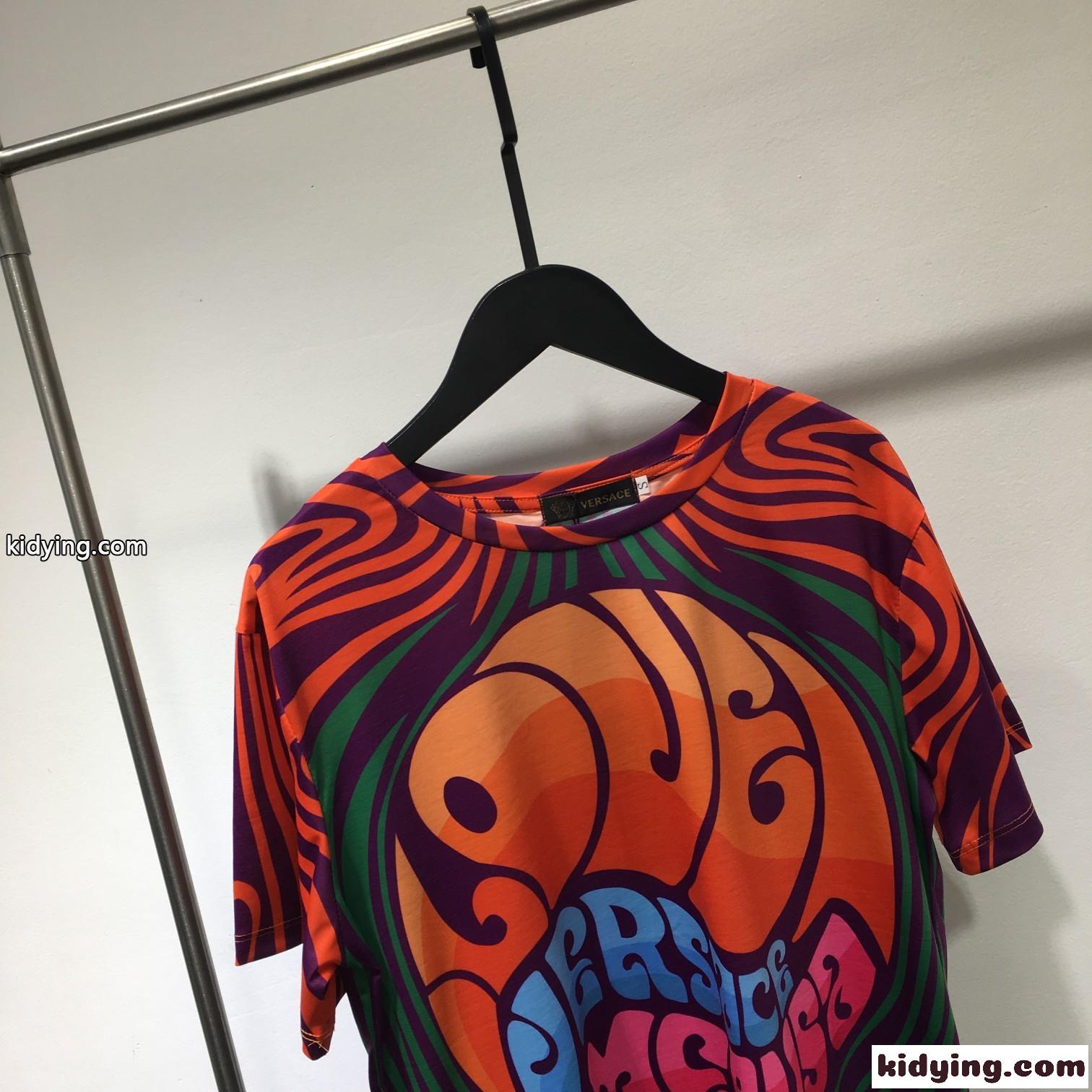 大注目 オーバーサイズ 体型カバー プリント 人気 ヴェルサーチェ 半袖Tシャツ コピー 春夏 新作 クルーネック トップス-0