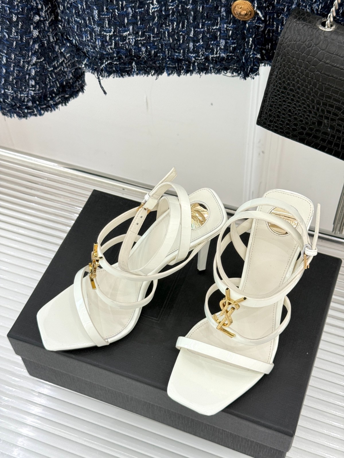 スタイルアップ YSL カサンドラ サンダル イヴ・サンローラン スーパーコピー ホワイト-2