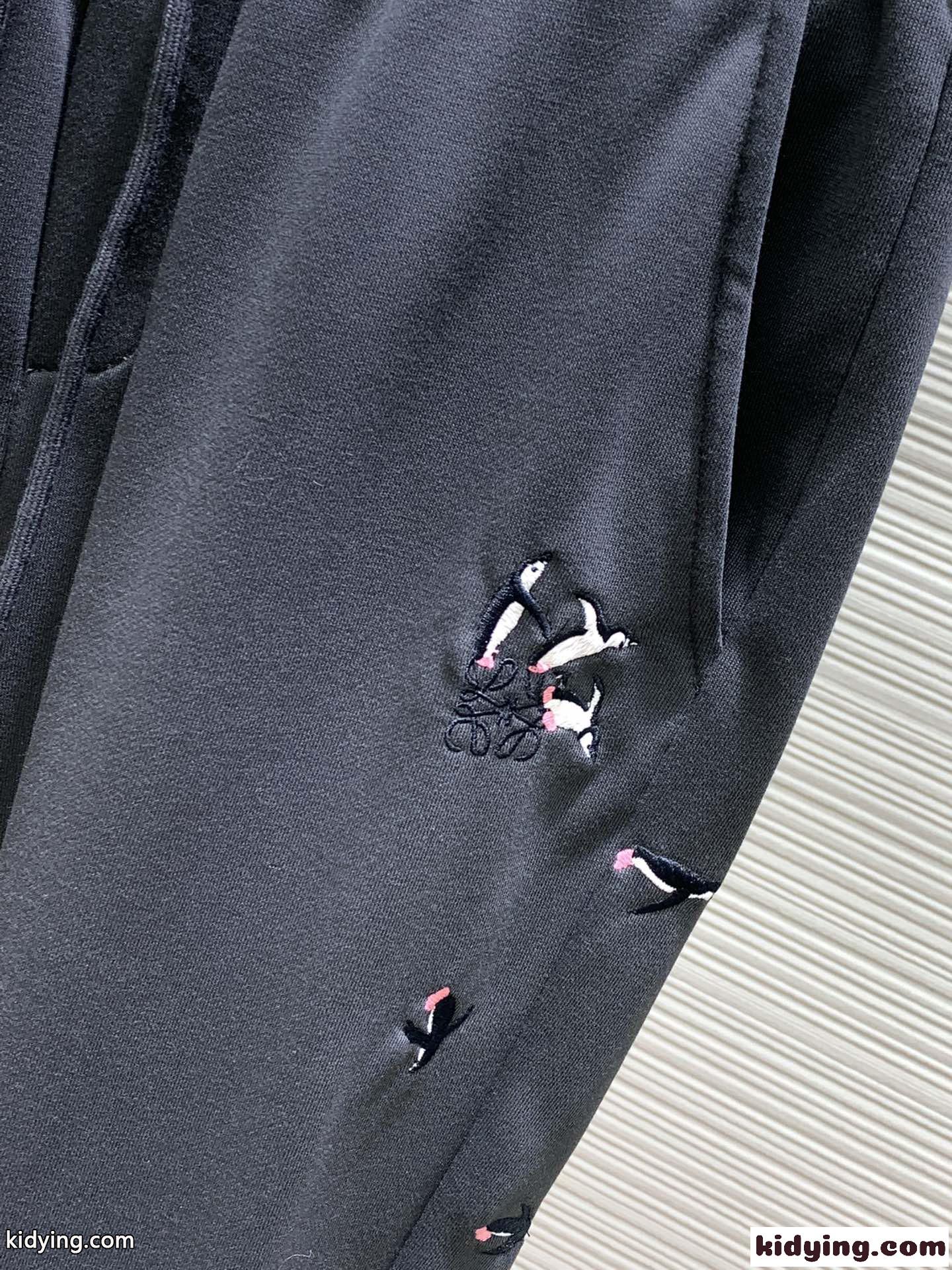 カジュアル 合わせやすい 刺繍入り ロエベ パンツ 偽物 ジョガーパンツ グレー-2