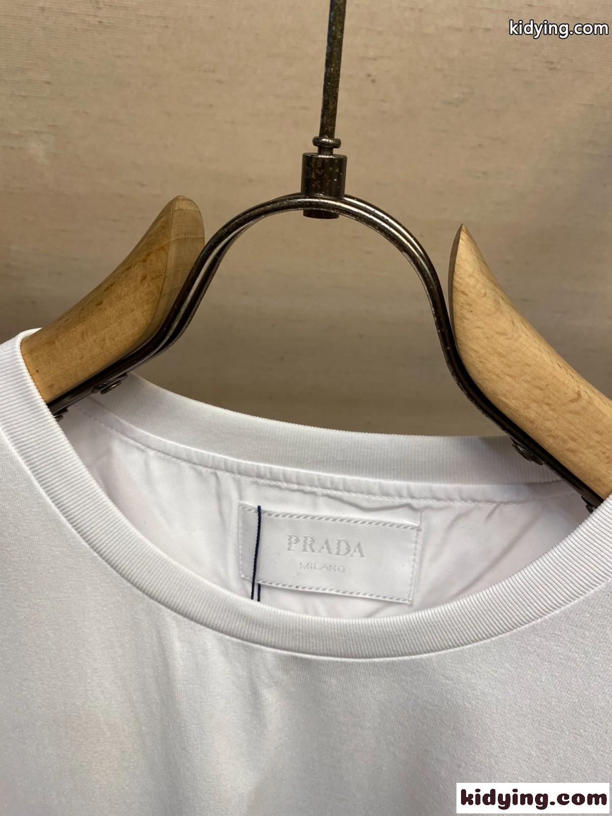 おしゃれ オーバーサイズ 半袖Tシャツ プラダ Tシャツ コピー クルーネック ホワイト-1
