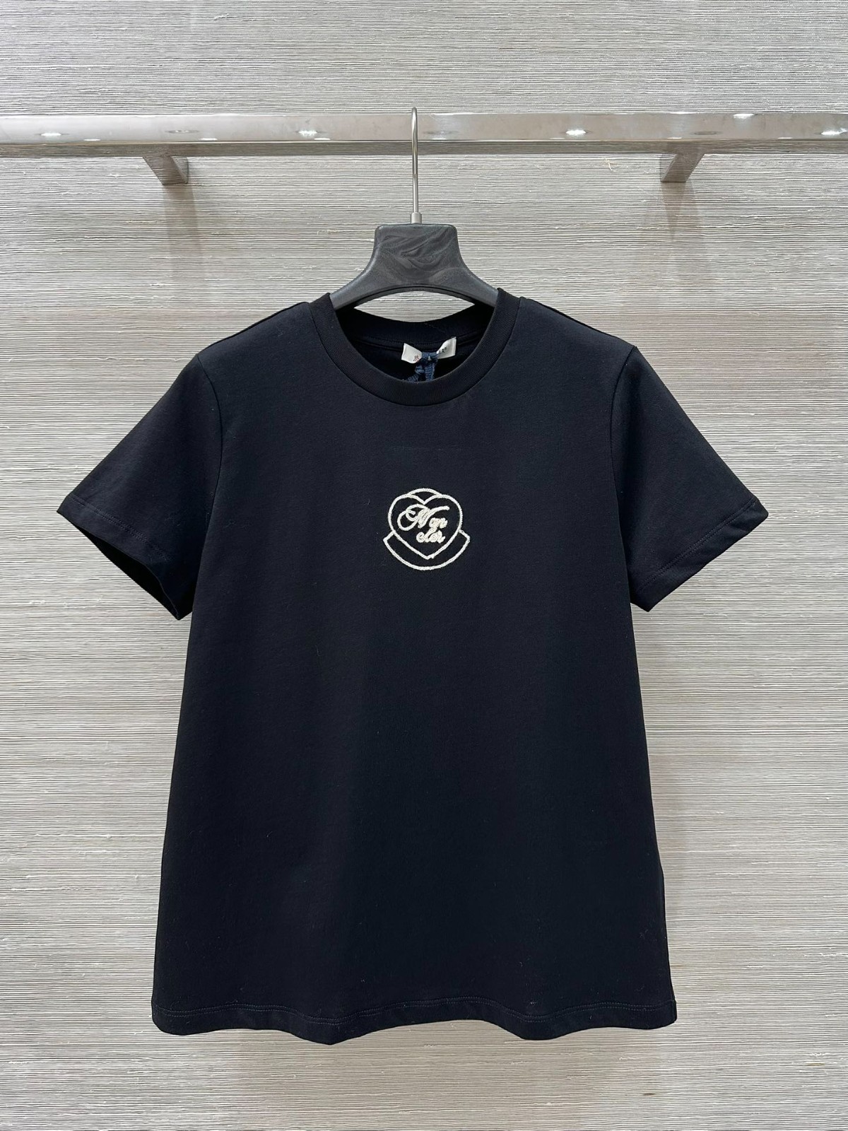 シンプル ハート ロゴ刺繍 モンクレール Tシャツ 偽物 コットン 半袖Tシャツ ブラック-2