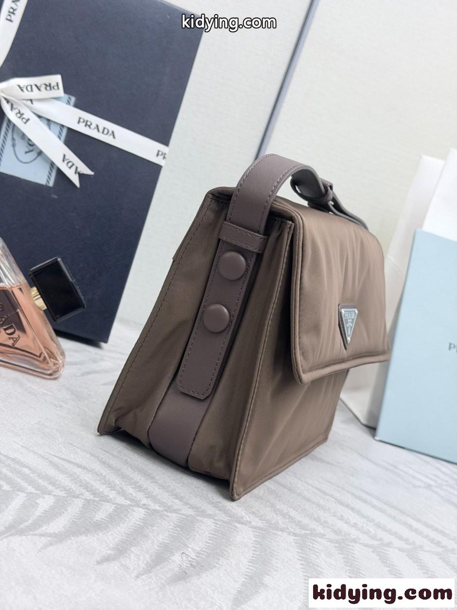 プラダ スモール パデッド Re-Nylon ショルダーバッグ コピー 1BD313 ブラウン-1