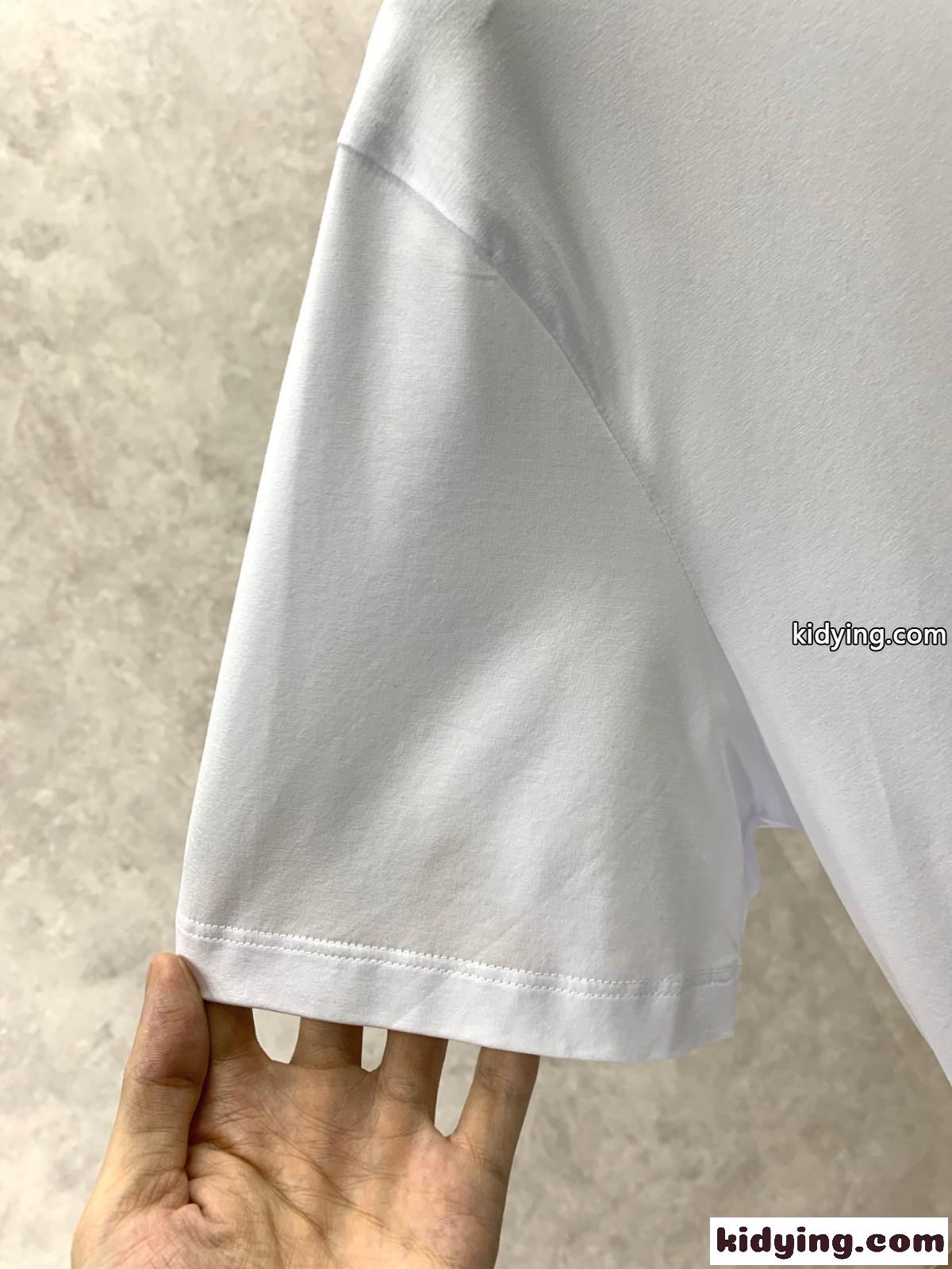 サルヴァトーレ・フェラガモ Tシャツ コピー シンプル 着回し クルーネック 半袖Tシャツ-3