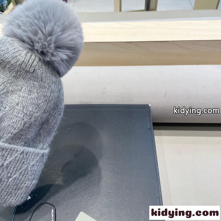 ロゴパッチ ポンポン付き ビーニー バレンシアガ キャップ 偽物 裏起毛 ニットキャップ-3
