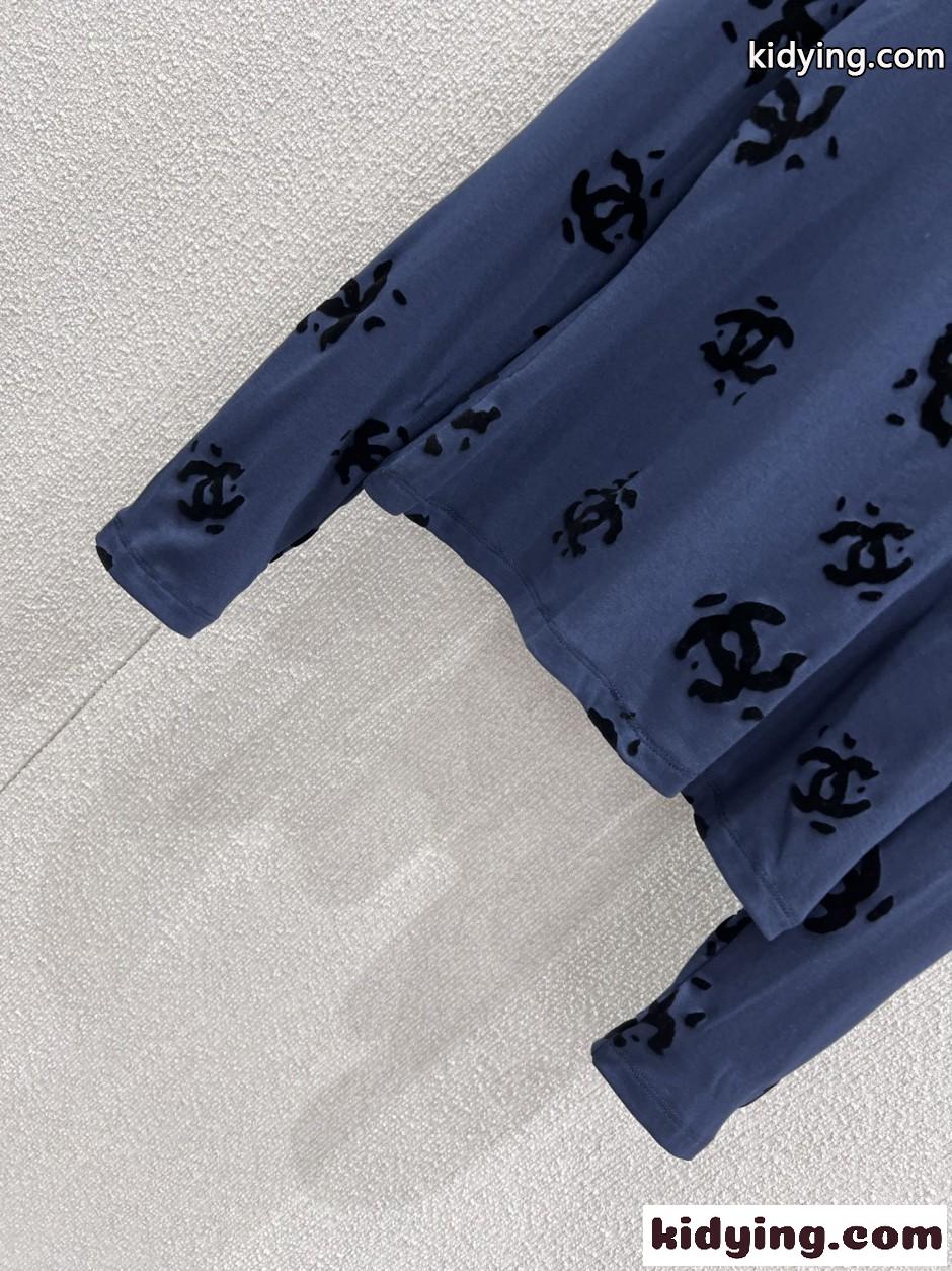 シンプル CCロゴ 長袖Tシャツ シャネル Tシャツ コピー クルーネック ネイビー-3