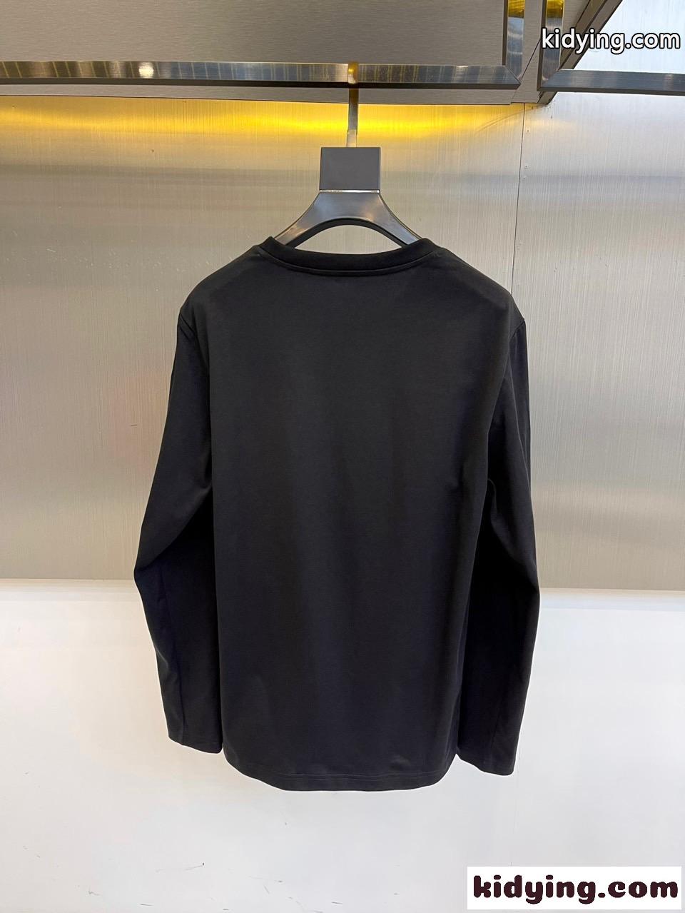 シンプル クルーネック 長袖Tシャツ モンクレール Tシャツ 偽物 ブラック-3