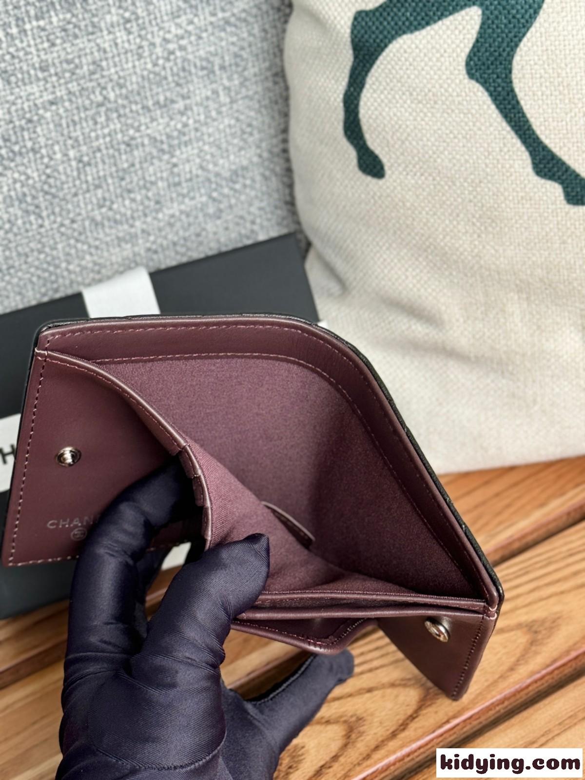 コンパクト シャネル 財布 スーパーコピー 2つ折り財布 ブラックxシルバー金具-4