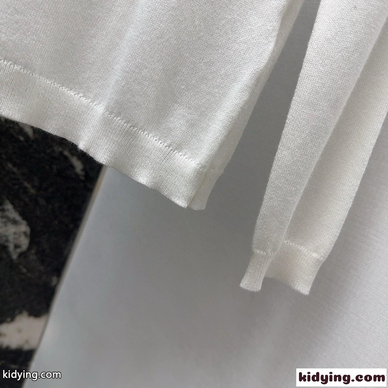シンプル トリオンフ刺繍 タートルネック トップス セリーヌ Tシャツ 偽物 ホワイト-1