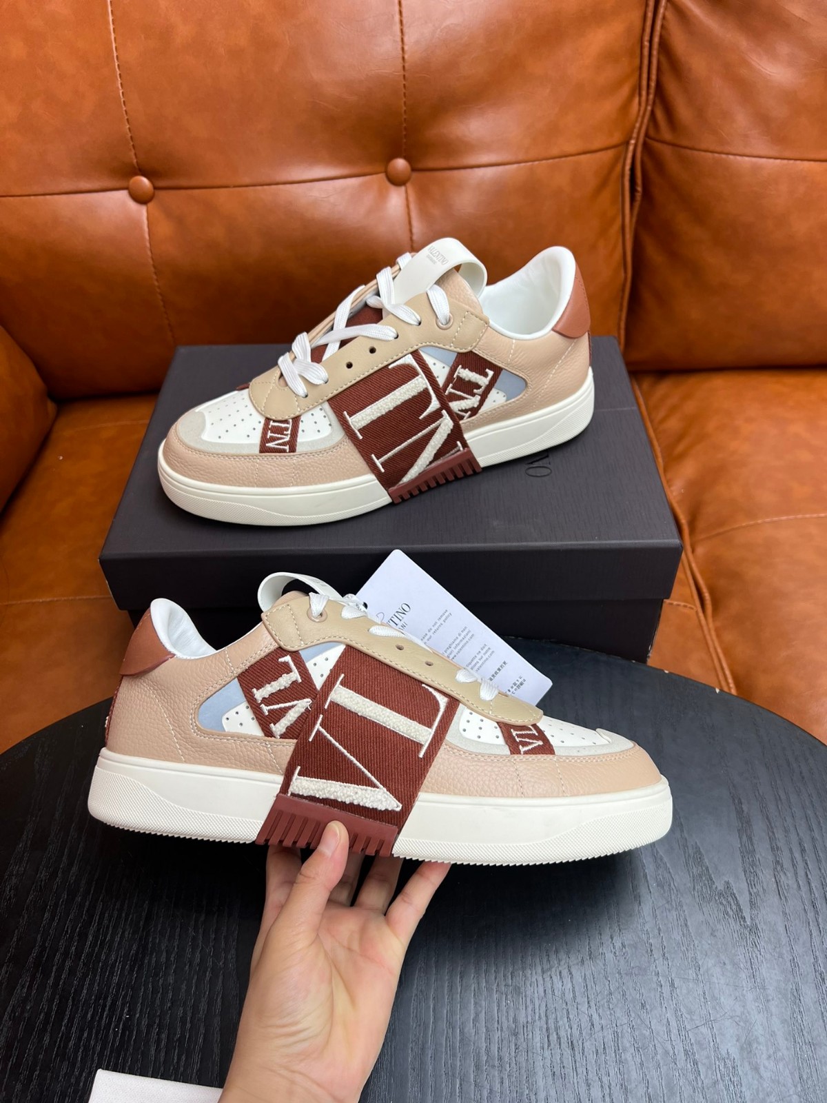 おしゃれ カジュアル ヴァレンティノ VLTN カーフスキン ロートップ スニーカー コピー メンズシューズ-1