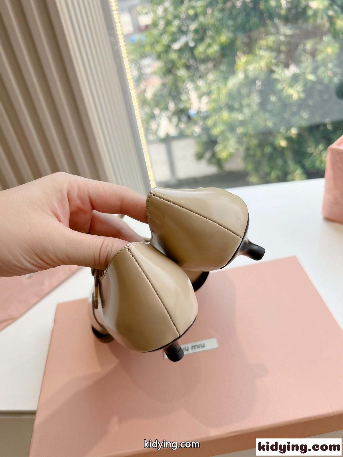 ブラッシュドレザー パンプス ミュウミュウ パンプス スーパーコピー ベージュ-1