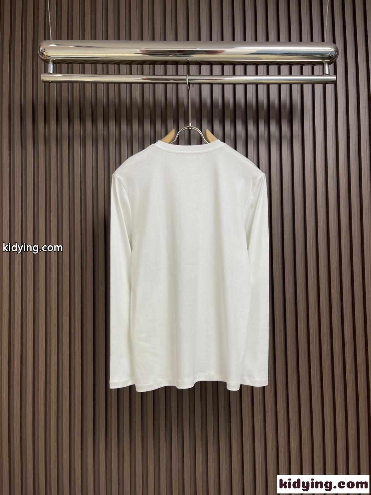 シンプル 合わせやすい ロゴ 長袖Tシャツ フェンディ Tシャツ コピー クルーネック-1