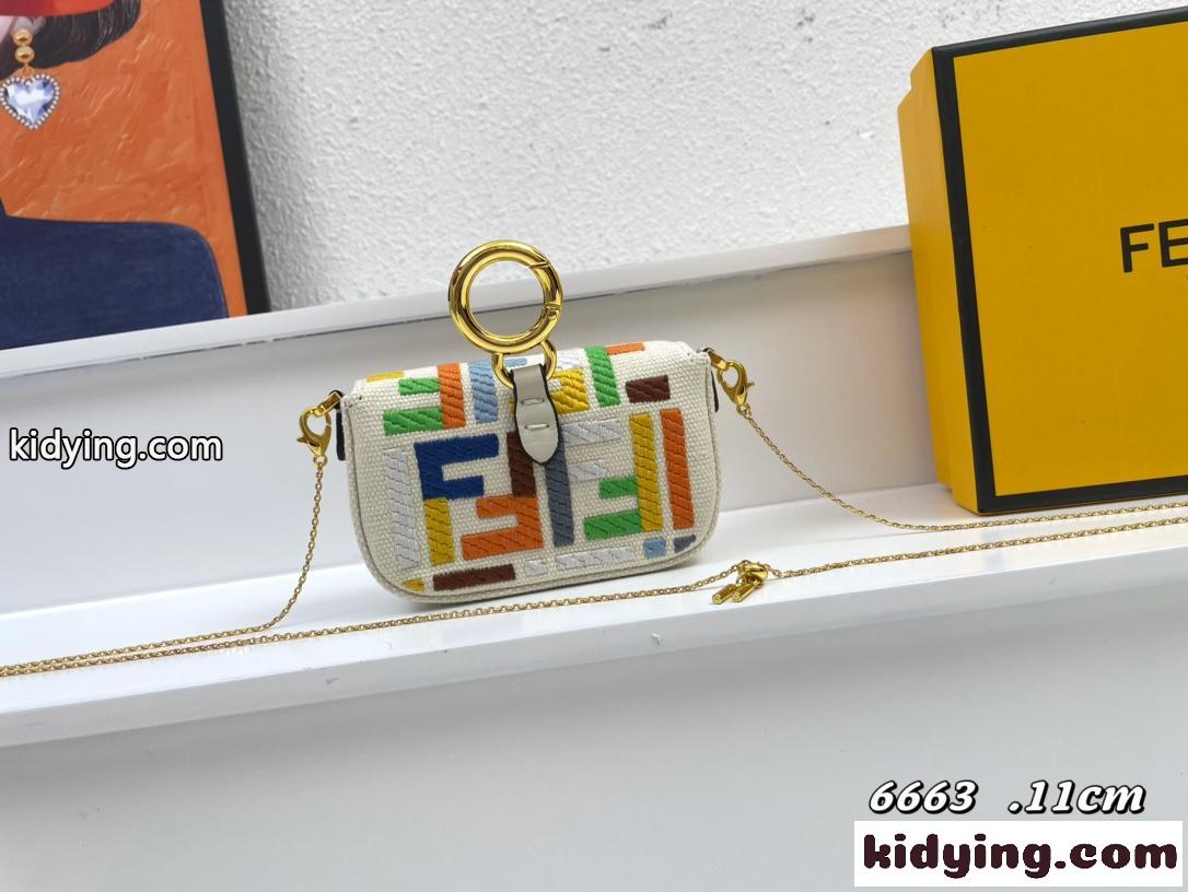 FFモチーフ 刺繍 ナノ バゲット チャーム フェンディ バッグ 人気 コピー レディース-1