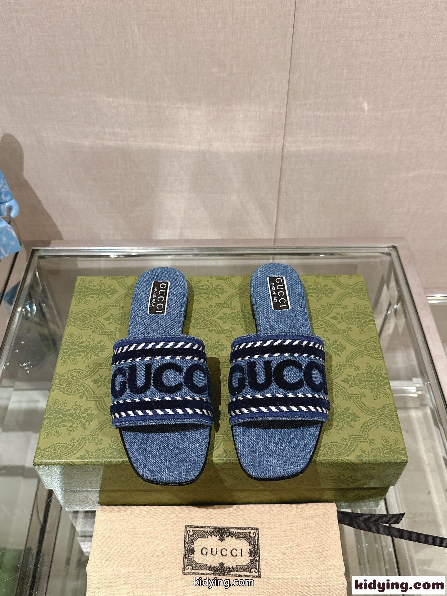 GUCCI スクリプトロゴ付き ウィメンズ スライドサンダル グッチ サンダル コピー-2