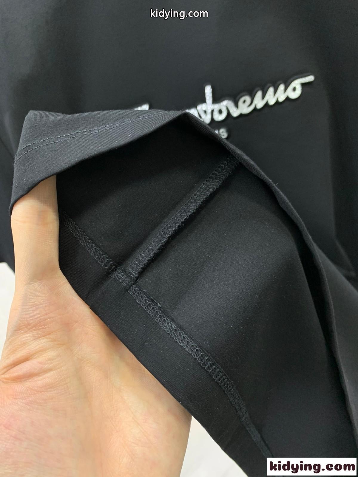 シンプル ロゴ 合わせやすい クルーネック サルヴァトーレ・フェラガモ Tシャツ コピー 半袖Tシャツ-4