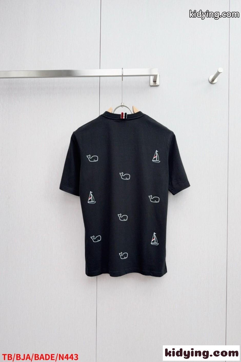 遊び心満載 クジラ ヨット 半袖Tシャツ トムブラウン Tシャツ コピー ブラック-1