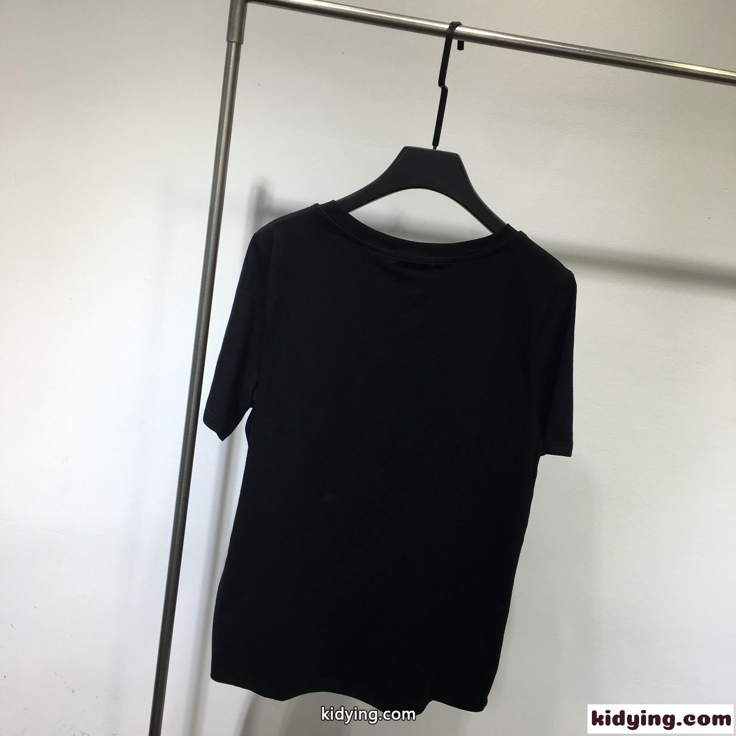 定番 ゆったり 流行り クルーネック 刺繍入り ヴェルサーチェ 半袖Tシャツ コピー 春夏 クルーネック コットン トップス-0