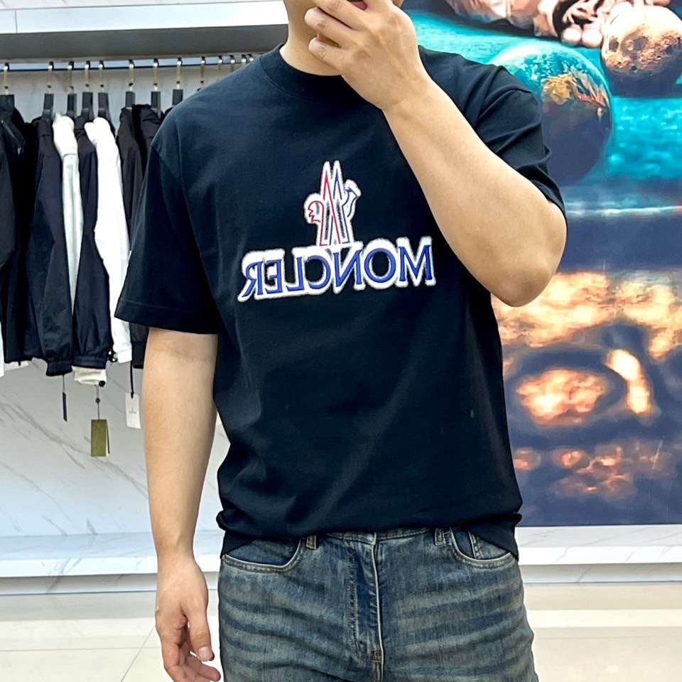 モンクレール Tシャツ コピー カジュアル 刺繍入り クルーネック コットン 半袖Tシャツ ブラック-1