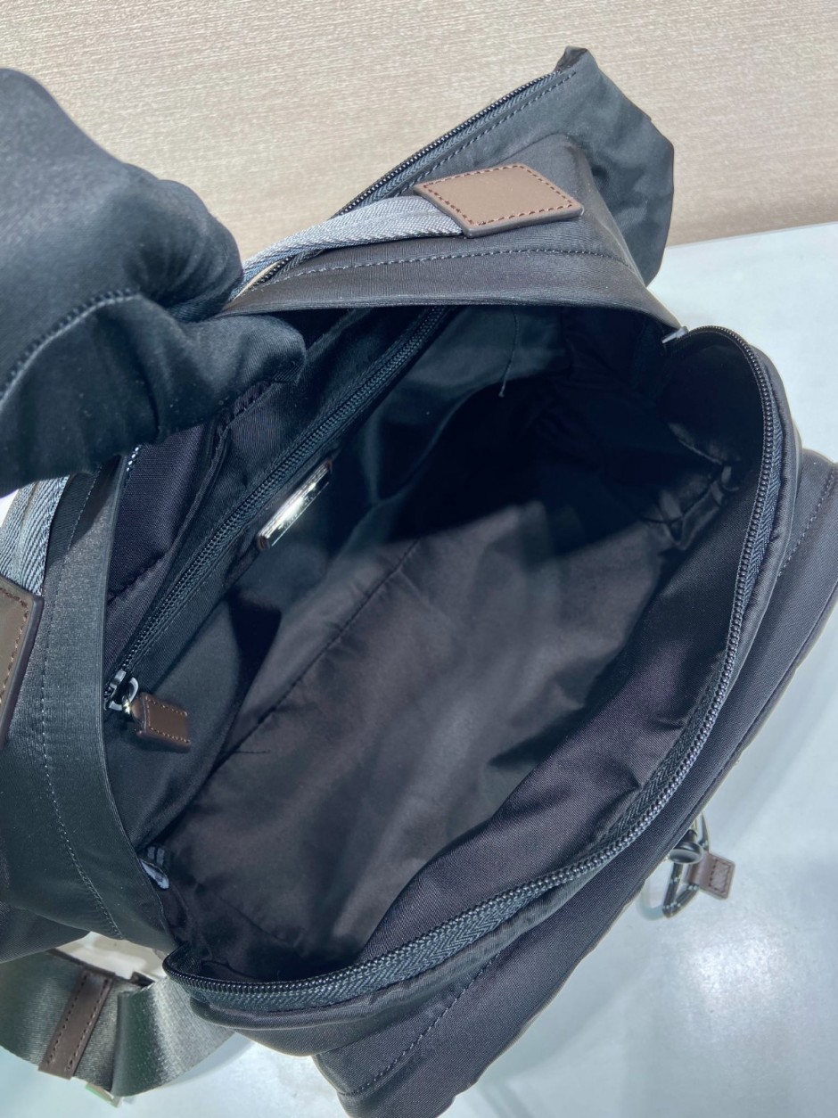 プラダ スピードロック Re-Nylon レザー ショルダーバッグ スーパーコピー 2VH201 ブラック-4