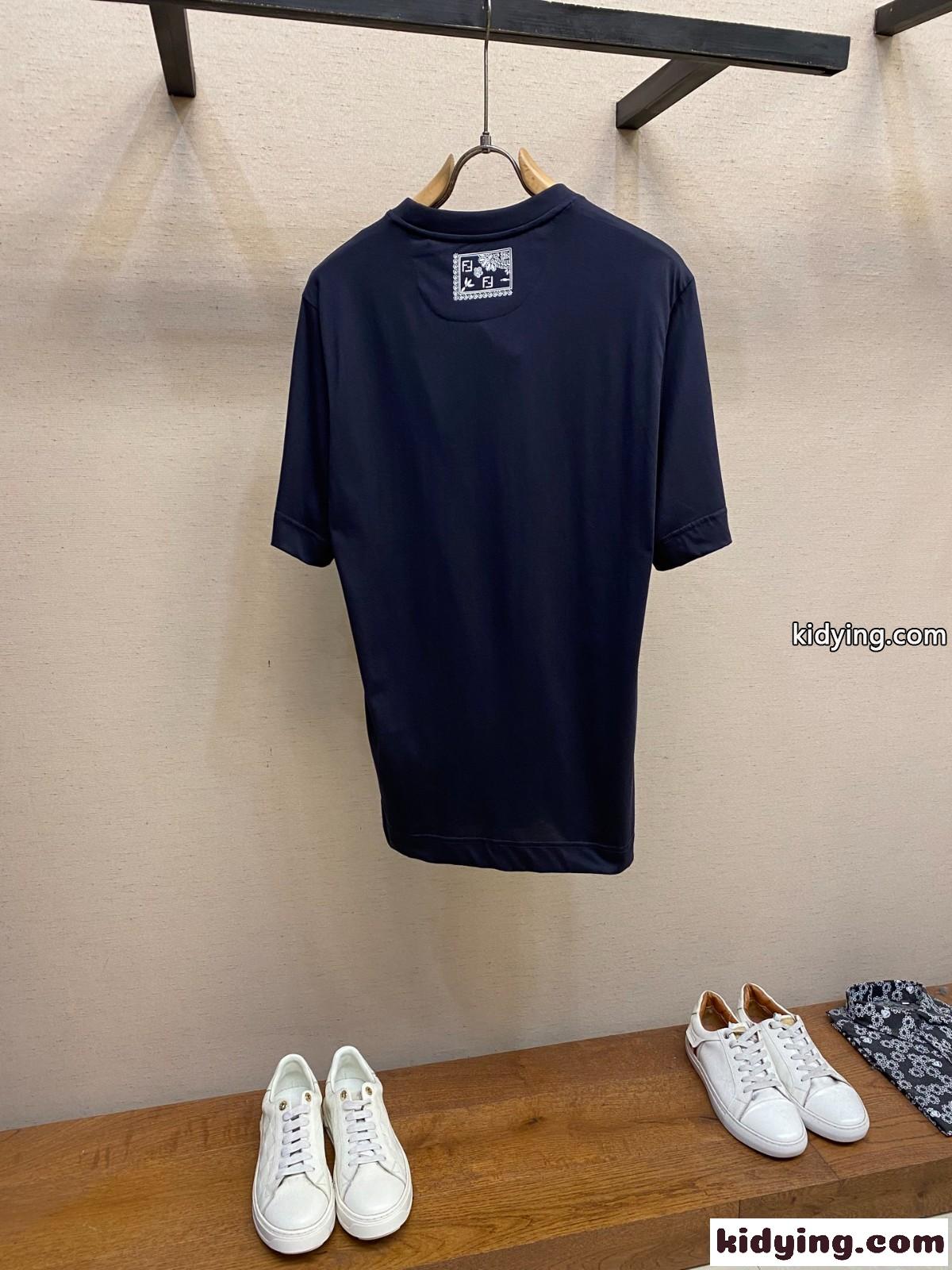 お洒落 定番 クルーネック 半袖Tシャツ フェンディ Tシャツ 偽物 コットン ダークブルー-0