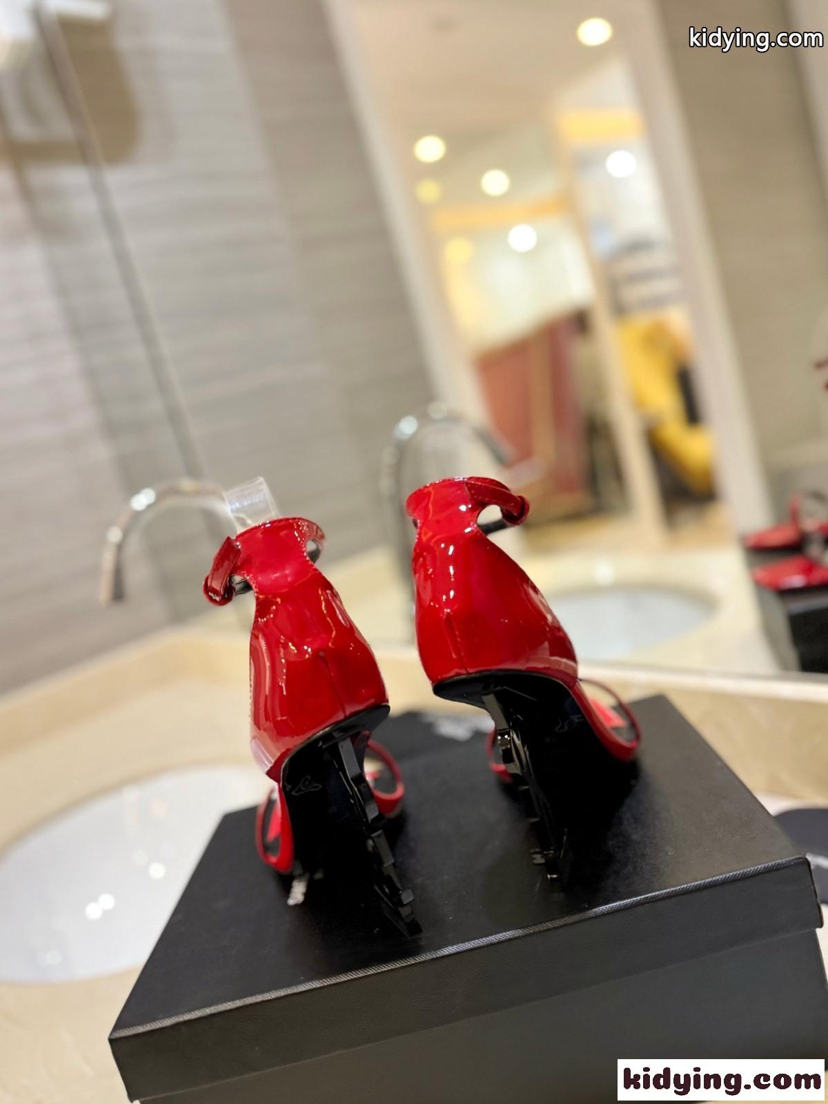注目される YSLロゴ オピウム サンダル イヴ・サンローラン サンダル コピー レッド-3