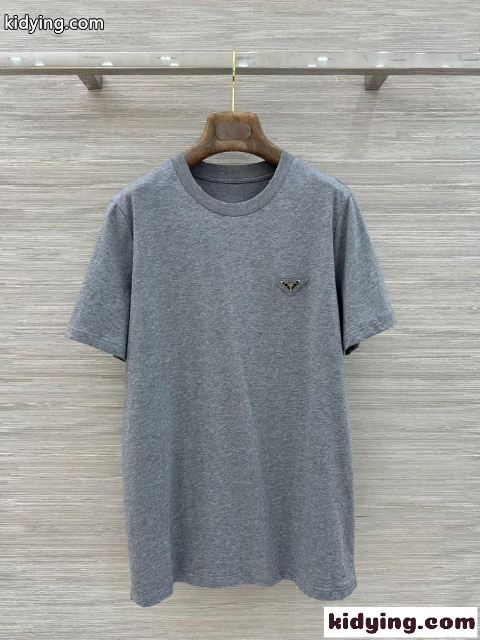 カジュアル 洗練された 半袖Tシャツ プラダ Tシャツ 偽物 コットン グレー-0