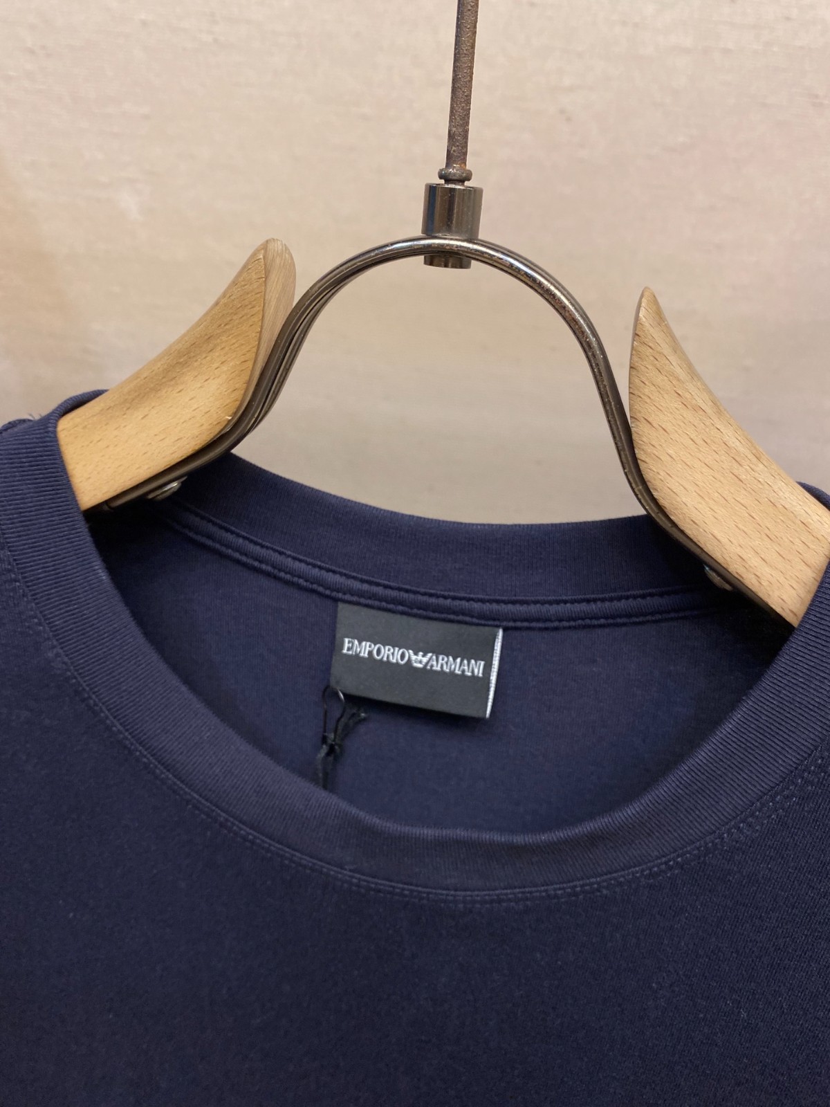 洗練された ロゴ刺繍 クルーネック アルマーニ Tシャツ 偽物 コットン ネイビー-0