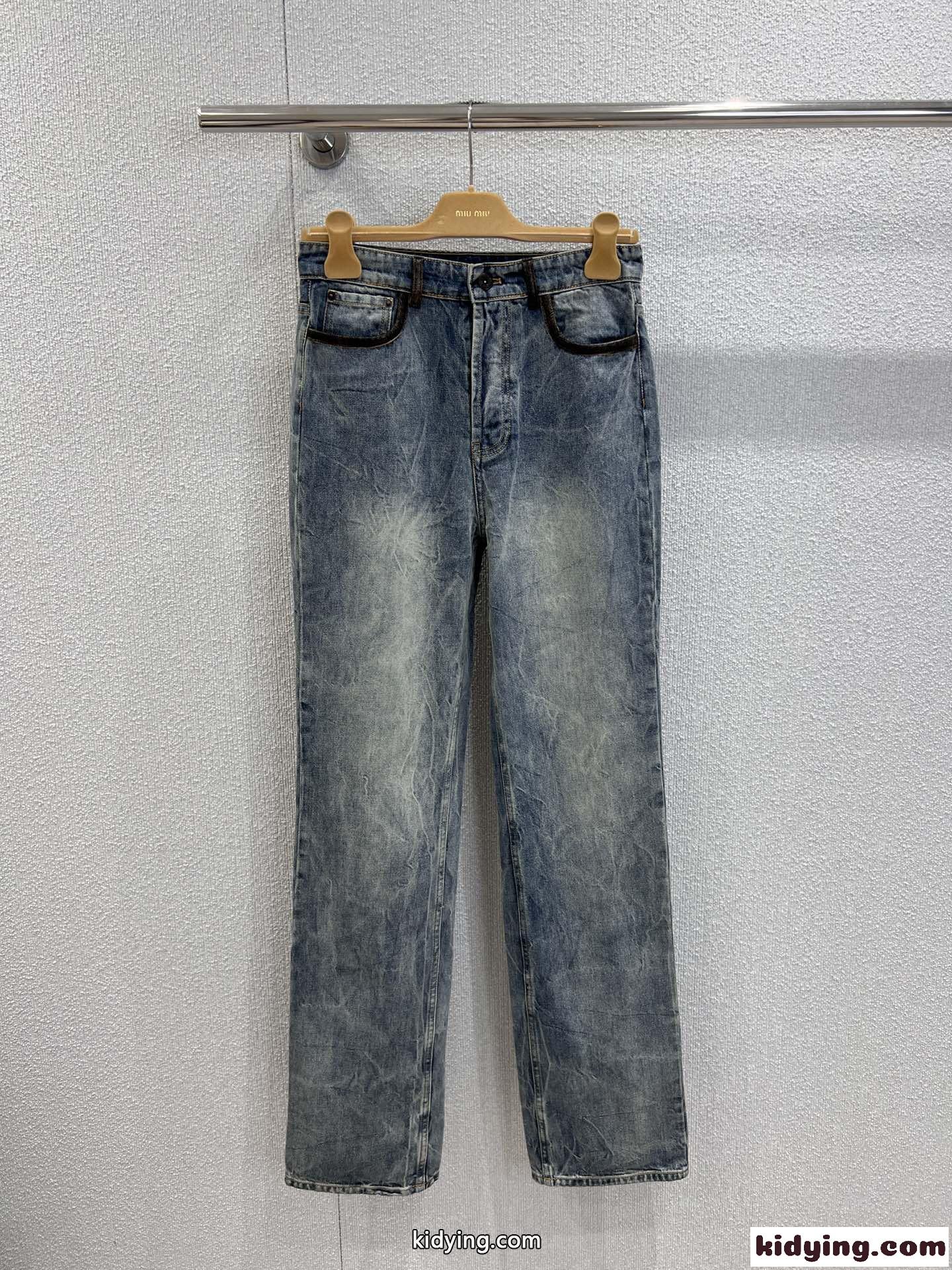 カジュアル レザーディテール付き デニムパンツ ミュウミュウ ジーンズ コピー-0
