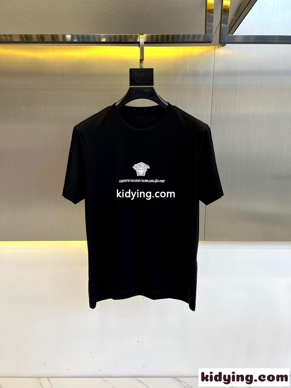 シンプル 刺繍入り ヴェルサーチェ Tシャツ コピー 半袖Tシャツ ブラック-0
