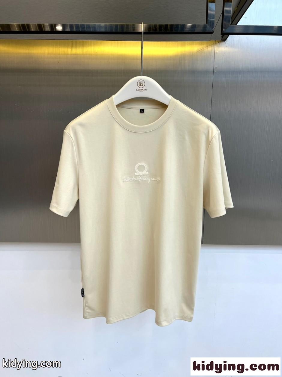 カジュアル 洗練された 半袖Tシャツ サルヴァトーレ・フェラガモ Tシャツ 偽物 ベージュ-0