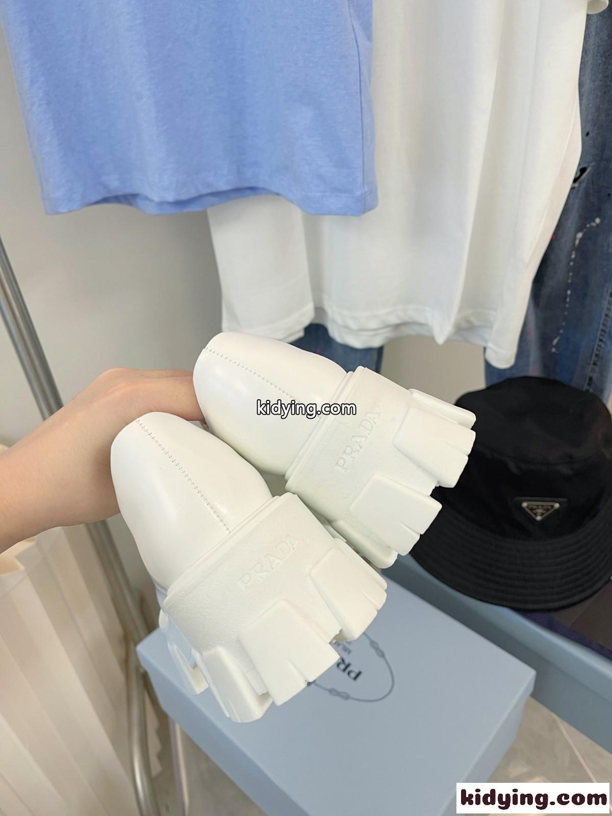 おしゃれ 厚底 滑り止め 人気 プラダ シューズ レディース コピー エナメル かっこいい カジュアル-0