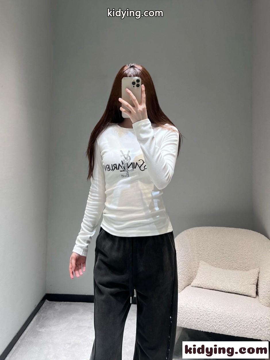 シンプル 合わせやすい ロゴ入り 長袖Tシャツ イヴ・サンローラン Tシャツ 偽物 ホワイト-4