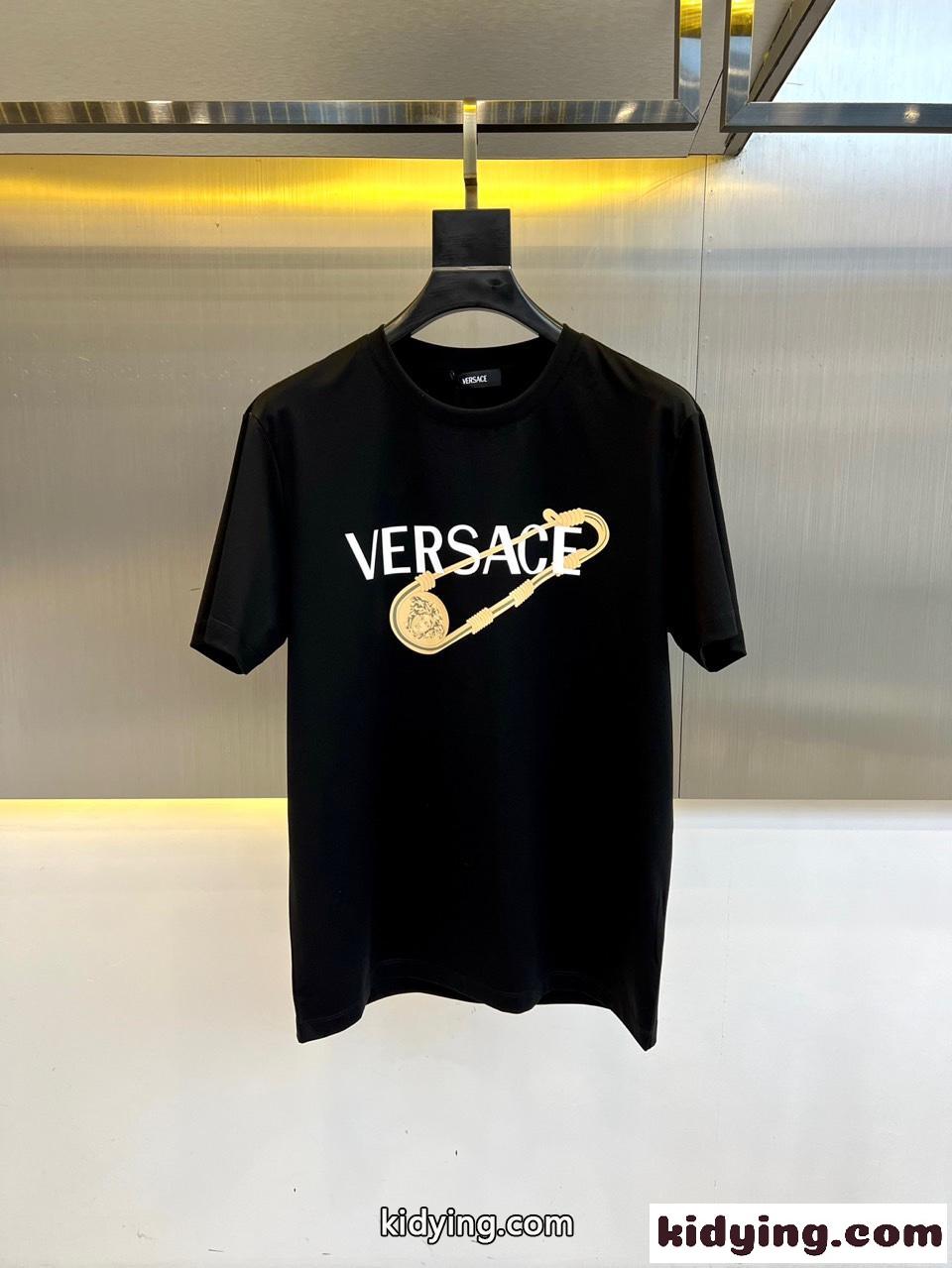 カジュアル ロゴ クルーネック 半袖Tシャツ ヴェルサーチェ Tシャツ 偽物 ブラック-0